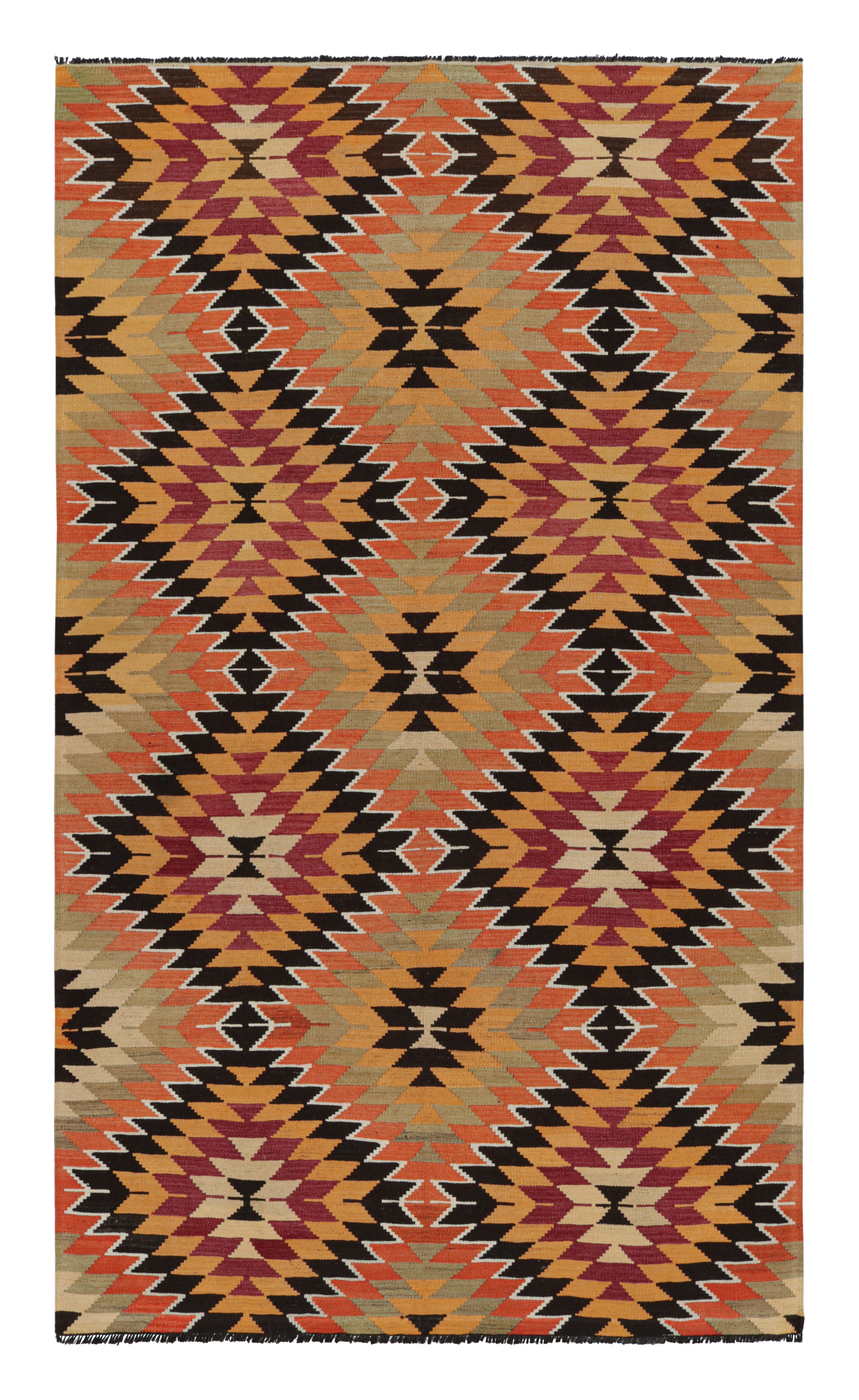 Geometrischer grün-oranger Woll-Kilim-Teppich von Rug & Kilim aus der Mitte des Jahrhunderts