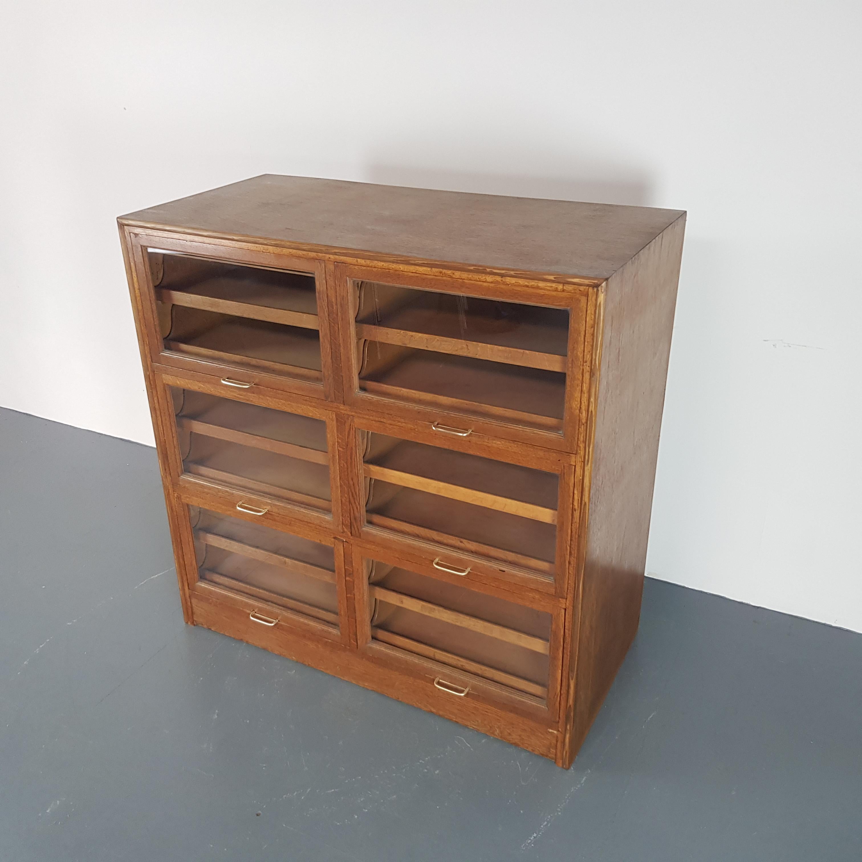 Vintage Midcentury Oak 6-Section Haberdashery Cabinet In Good Condition In Lewes, East Sussex