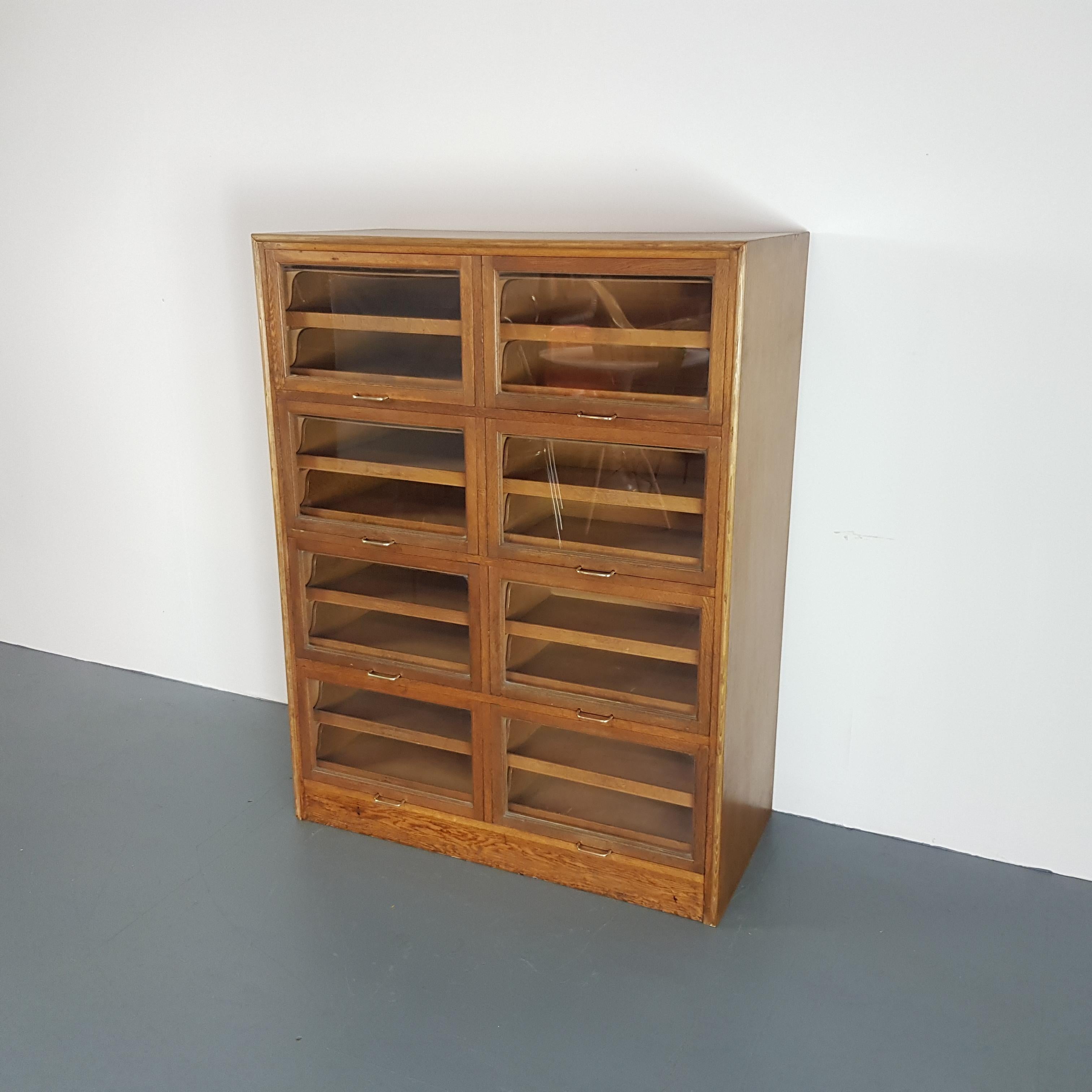 Vintage Midcentury Oak 8 Section Haberdashery Cabinet In Good Condition For Sale In Lewes, East Sussex