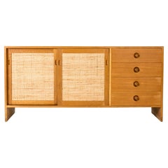 Sideboard aus Eiche und Rattan aus der Mitte des Jahrhunderts von Hans J. Wegner, Dänemark, 1970er Jahre