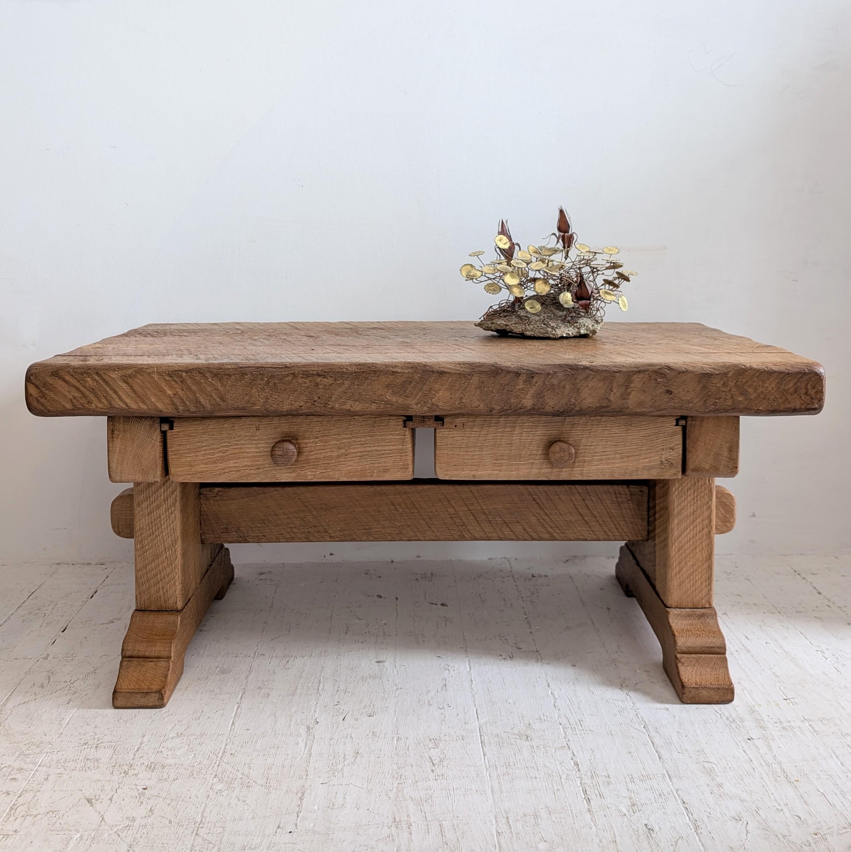 Vintage midcentury oak Brutalist / Arts & Crafts coffee table, Belgian 1970s In Good Condition For Sale In Hastings, GB