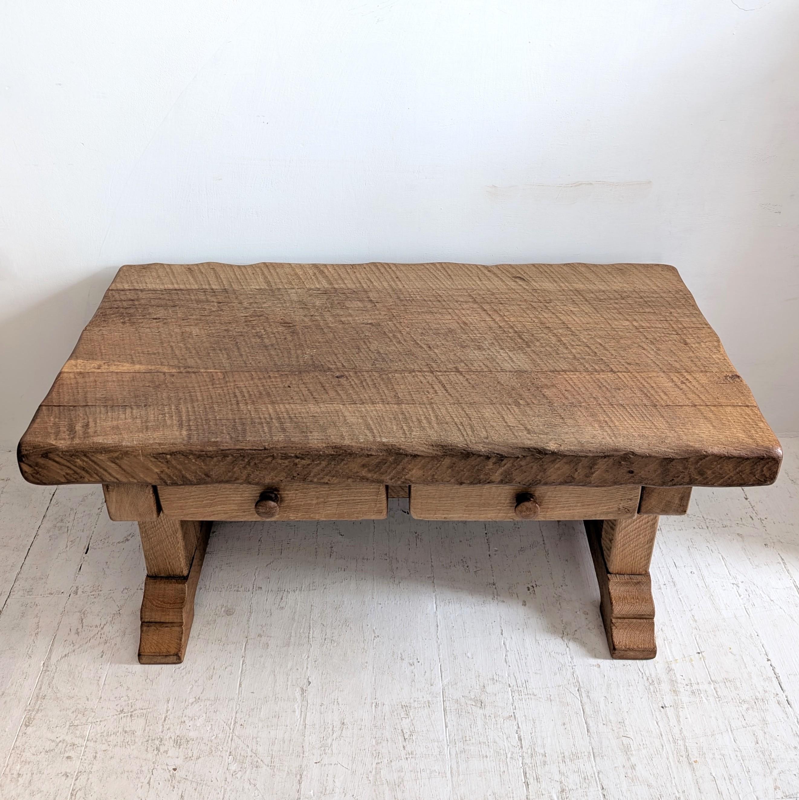 Vintage midcentury oak Brutalist / Arts & Crafts coffee table, Belgian 1970s For Sale 2