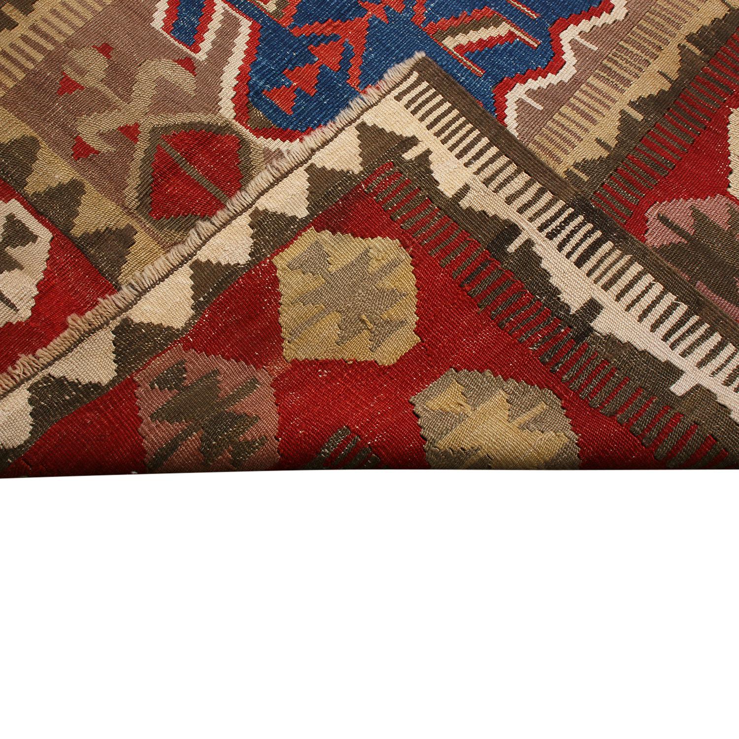 Vintage Midcentury Beige and Red Wool Kilim Rug, Blue Medallion by Rug & Kilim In Good Condition For Sale In Long Island City, NY
