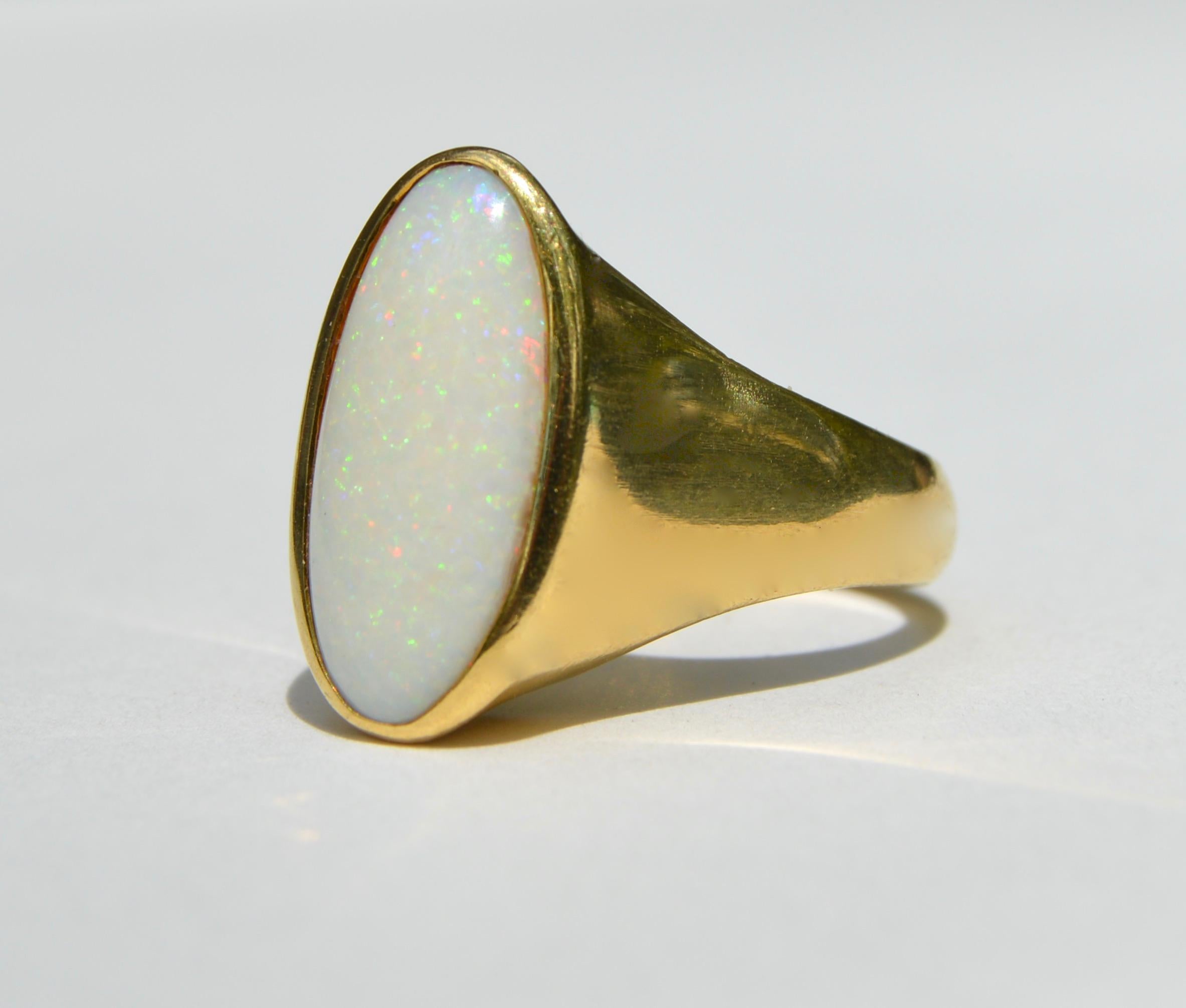 Modernist Vintage Midcentury Opal 8.5 Carat 14 Karat Gold Oval Signet Ring