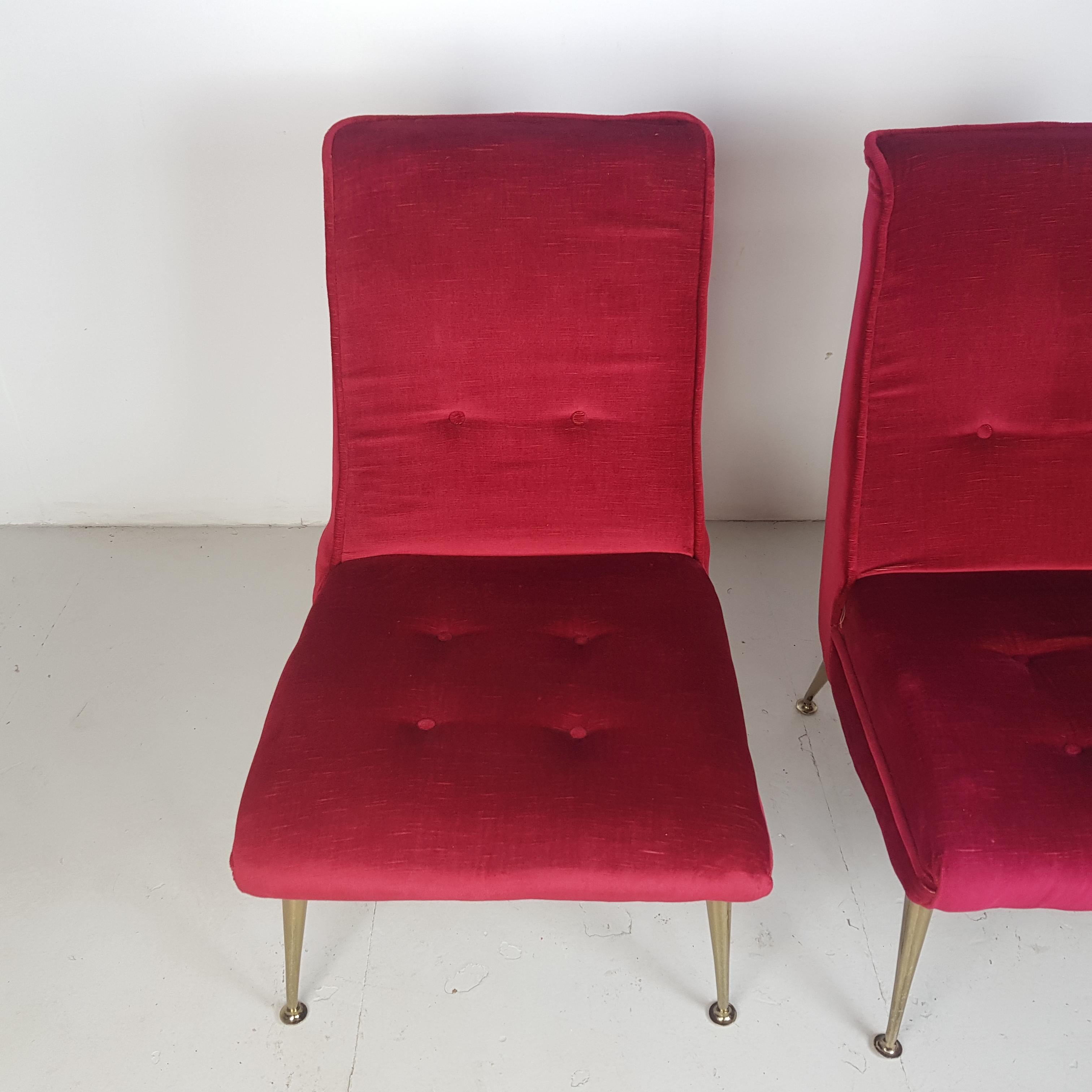 Vintage Midcentury Pair of 1950s Red Velvet and Brass Cocktail Chairs In Good Condition For Sale In Lewes, East Sussex