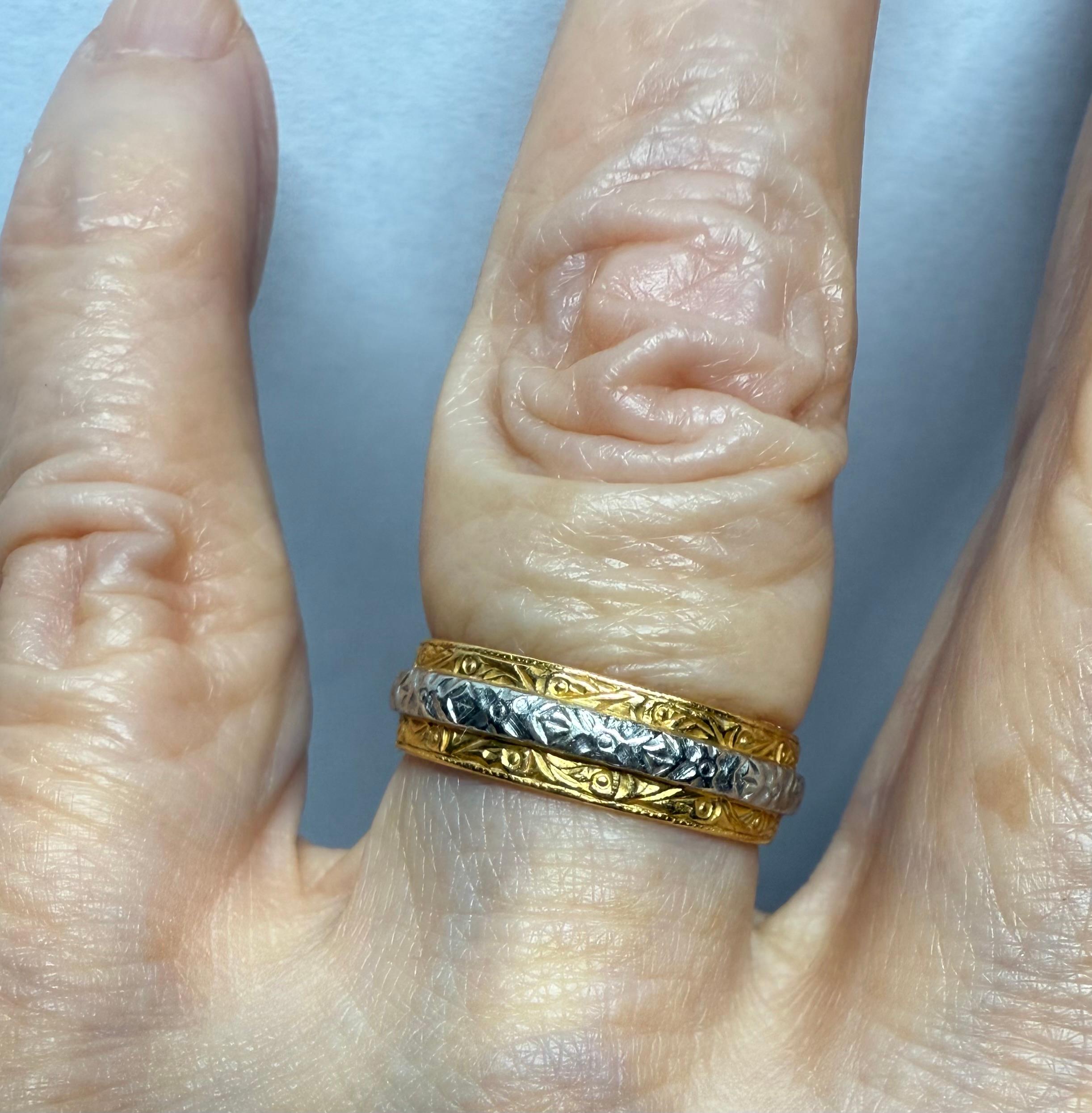 Anello a fascia in platino e oro vintage del Medioevo di Charles Green & Son in vendita 3