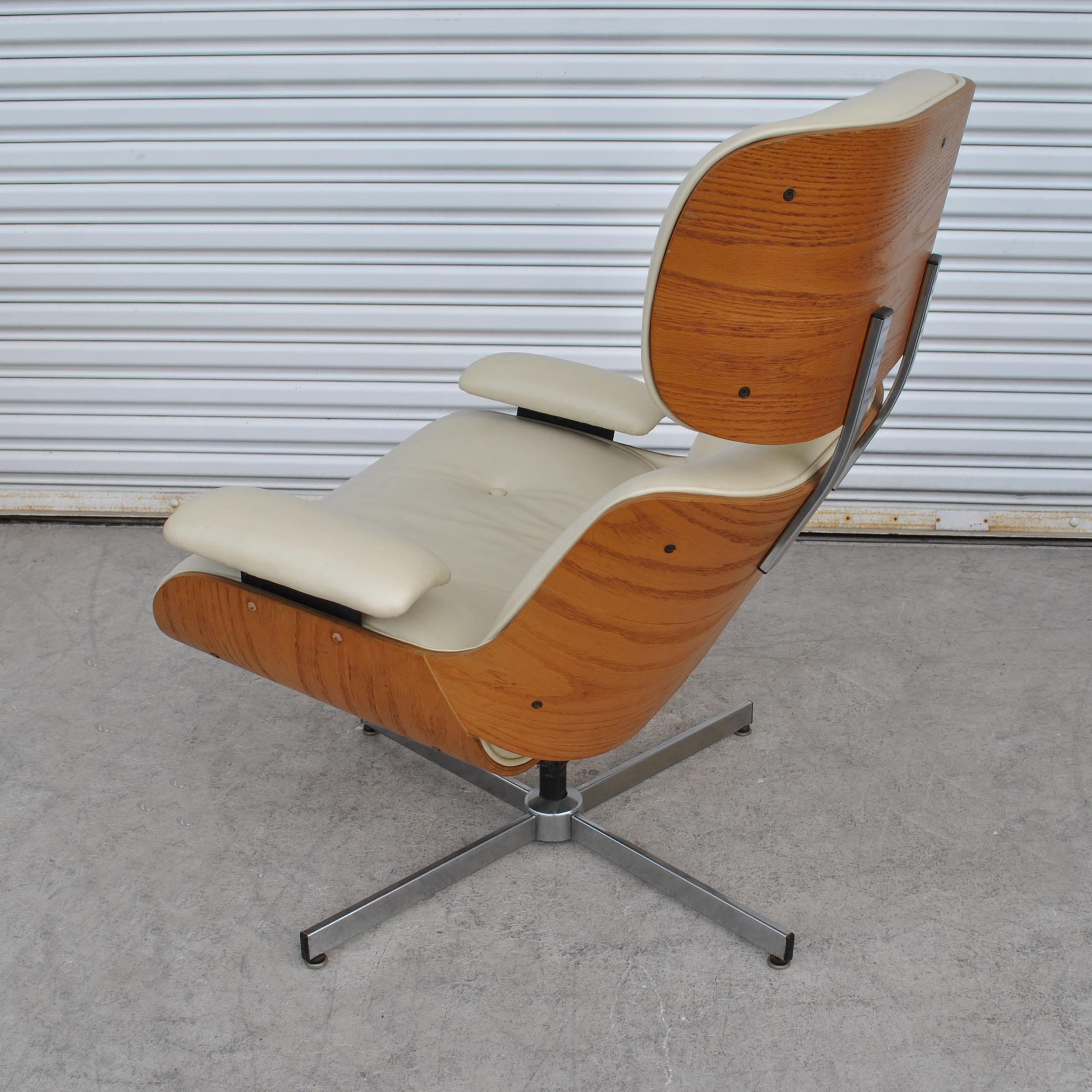 Mid-Century Modern Vintage Midcentury Plycraft Leather Lounge Chair