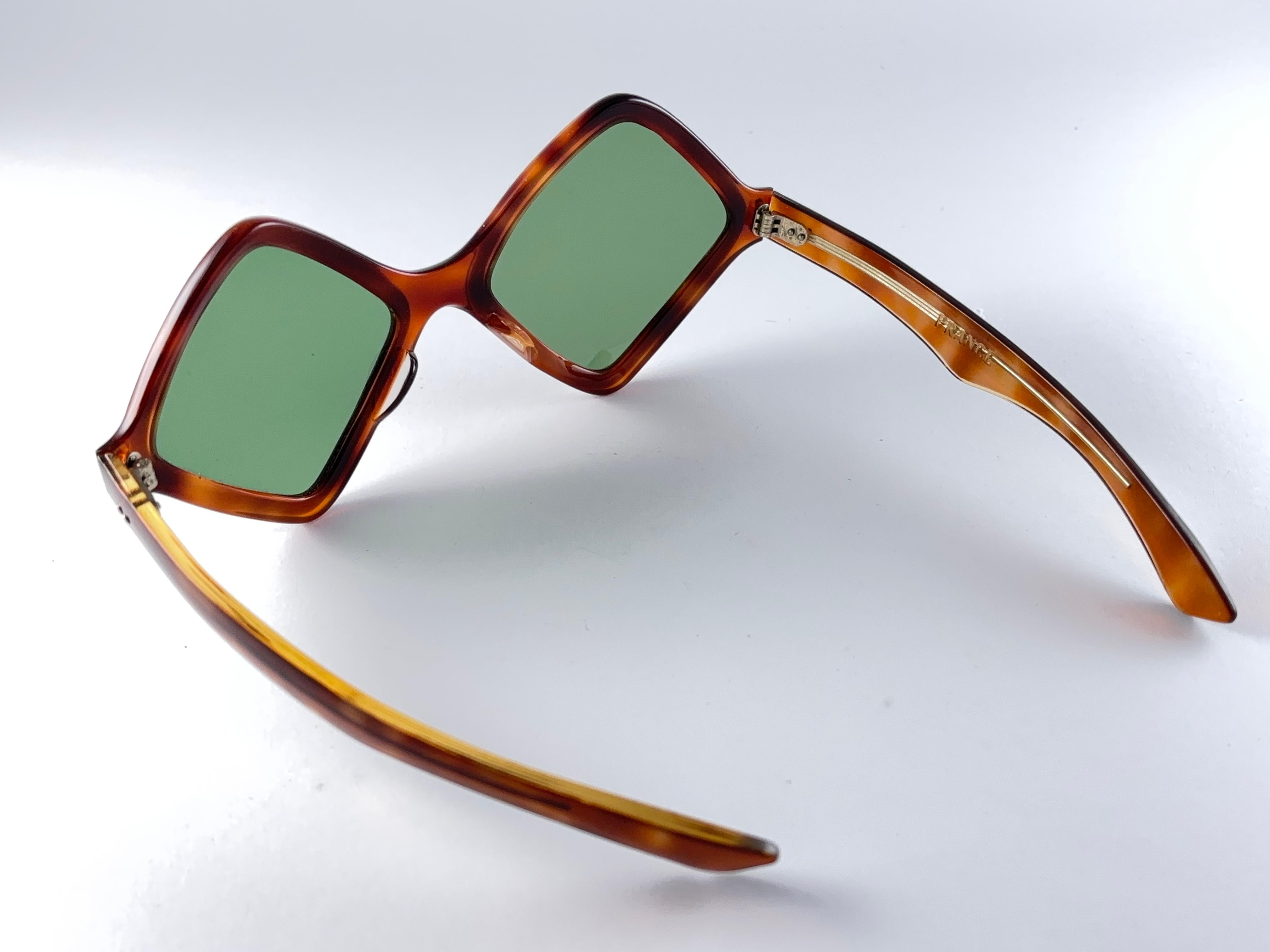 Gris Lunettes de soleil Vintage Midcentury Rhombus Diamond Shaped 1960's Made in France en vente