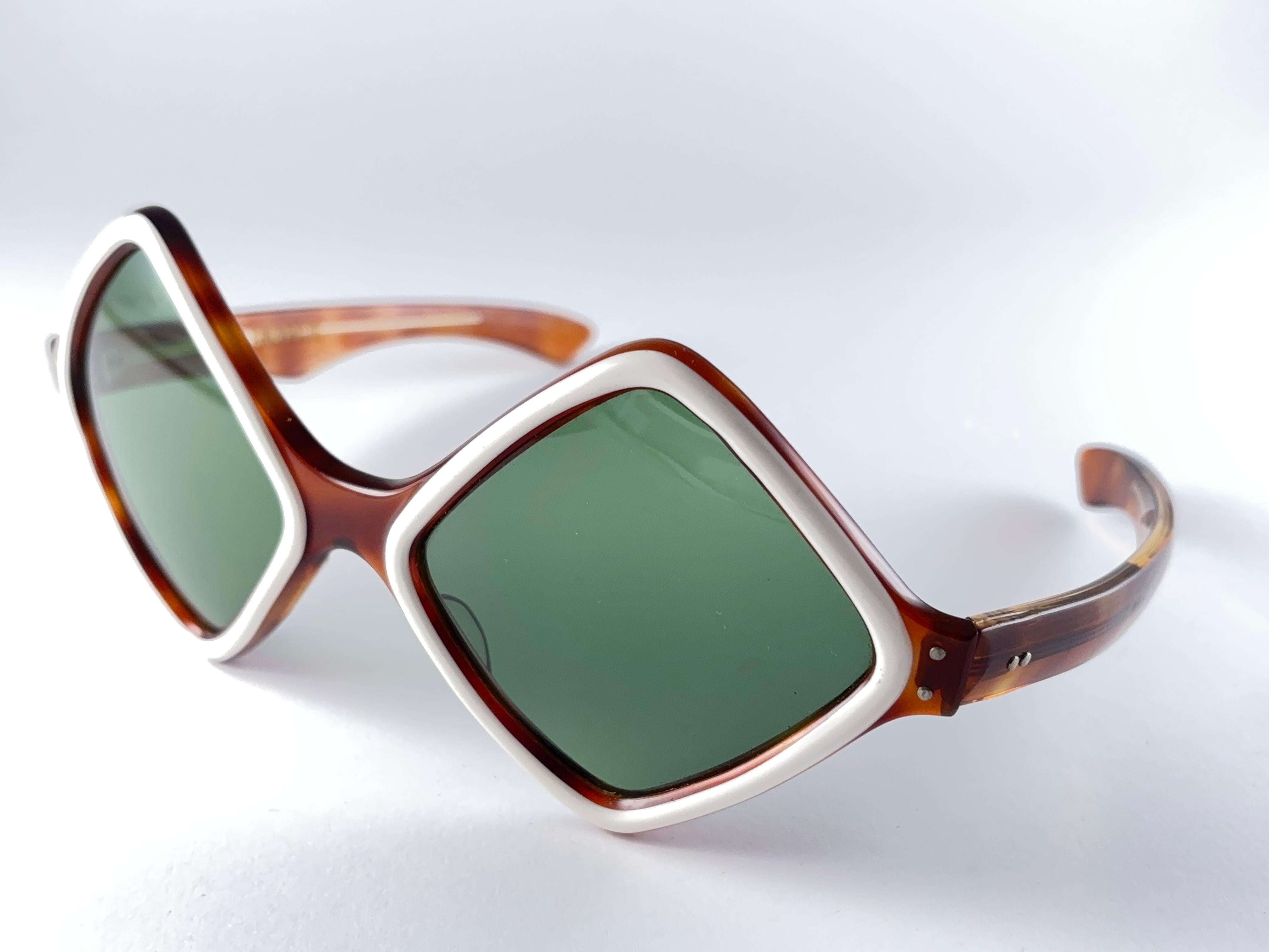 Lunettes de soleil Vintage Midcentury Rhombus Diamond Shaped 1960's Made in France Unisexe en vente