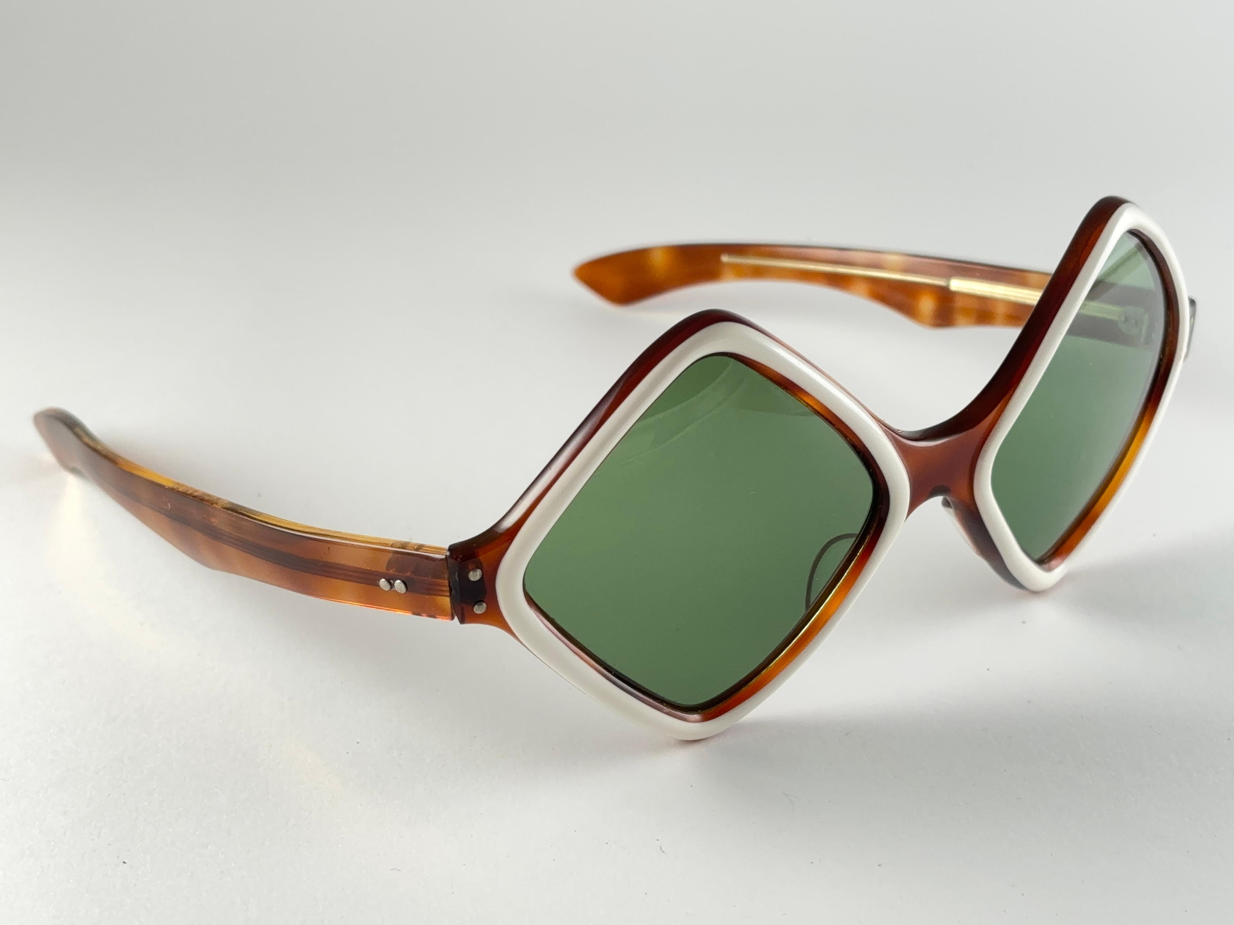Lunettes de soleil Vintage Midcentury Rhombus Diamond Shaped 1960's Made in France en vente 1