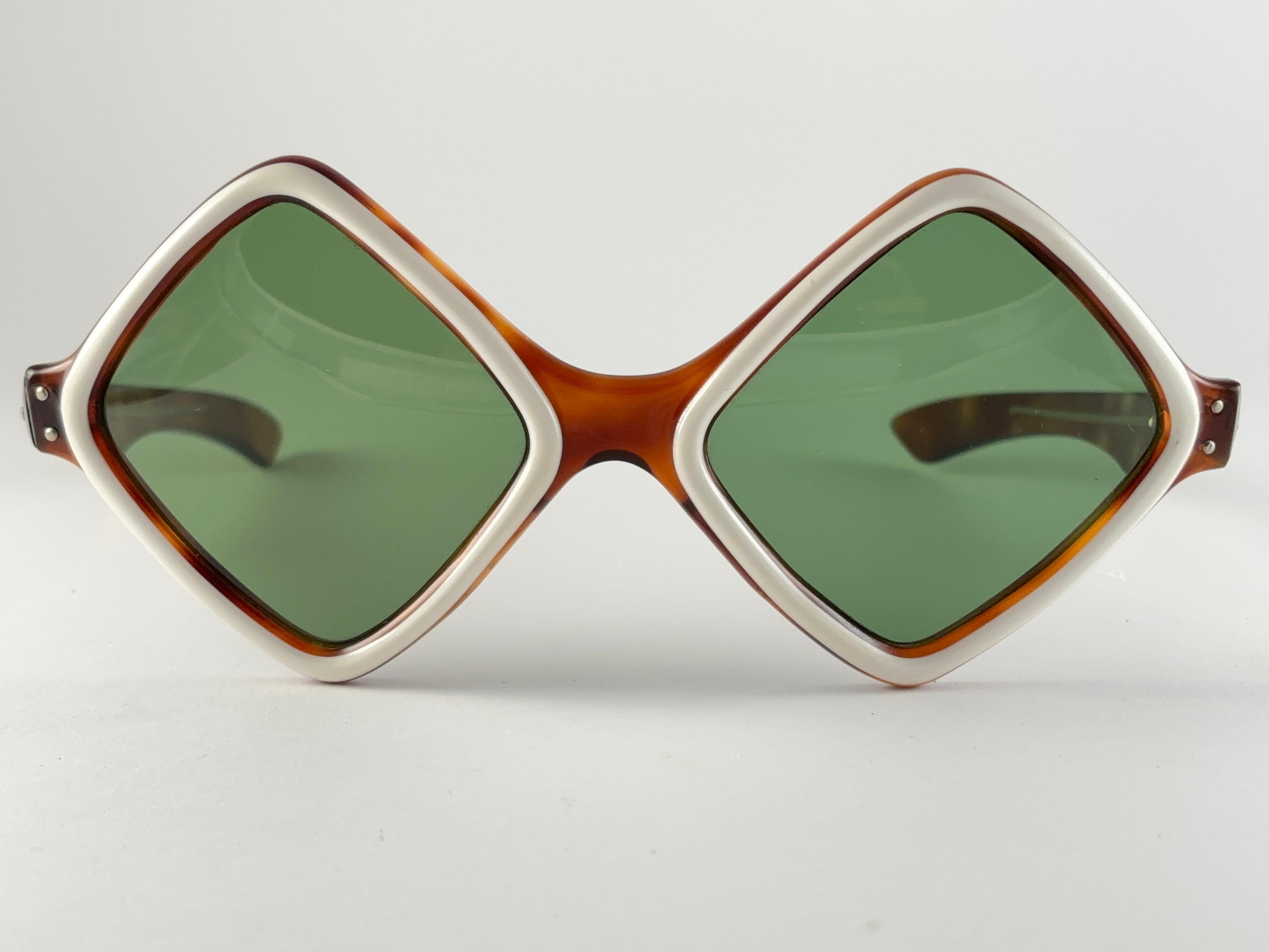 Lunettes de soleil Vintage Midcentury Rhombus Diamond Shaped 1960's Made in France en vente 2