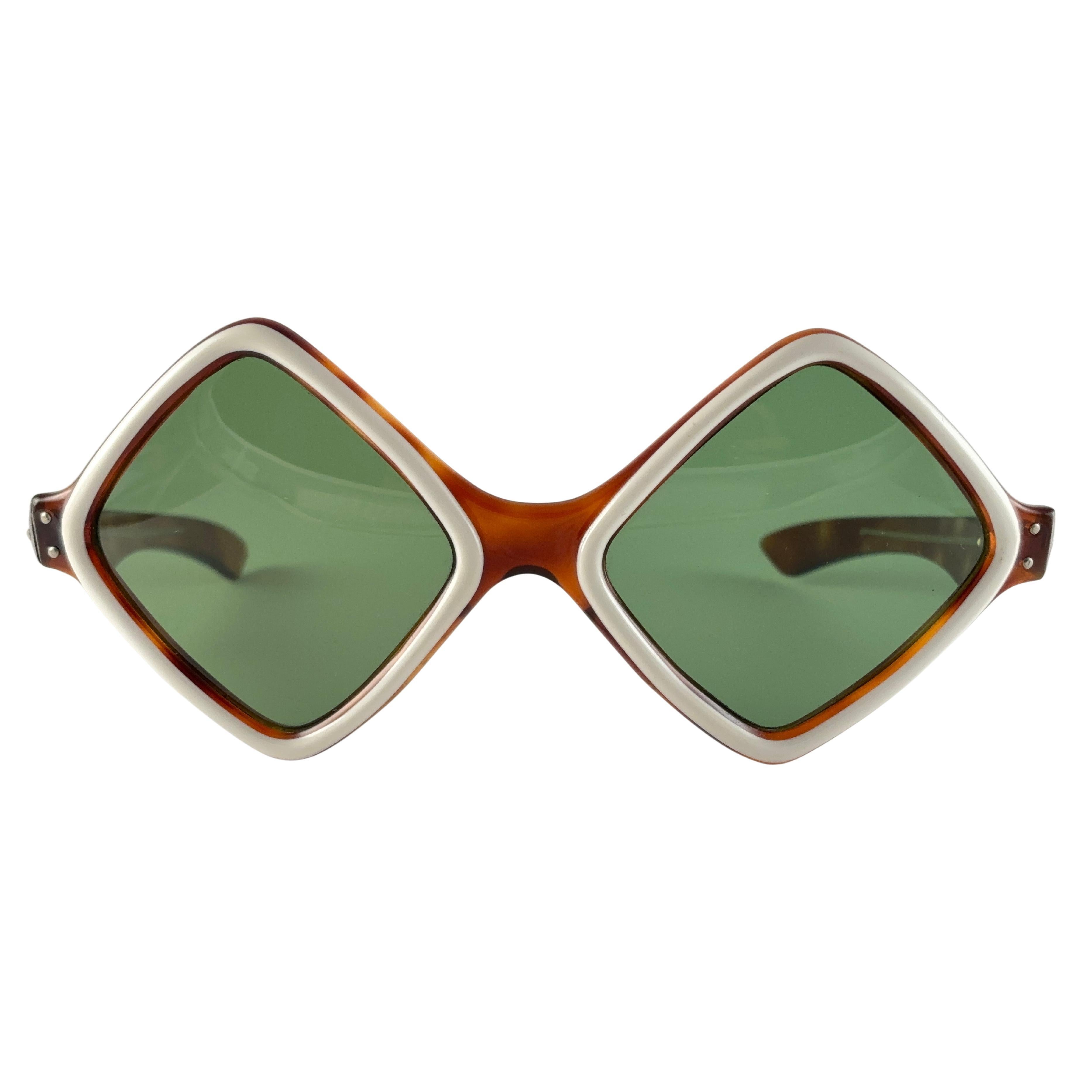 Lunettes de soleil Vintage Midcentury Rhombus Diamond Shaped 1960's Made in France en vente