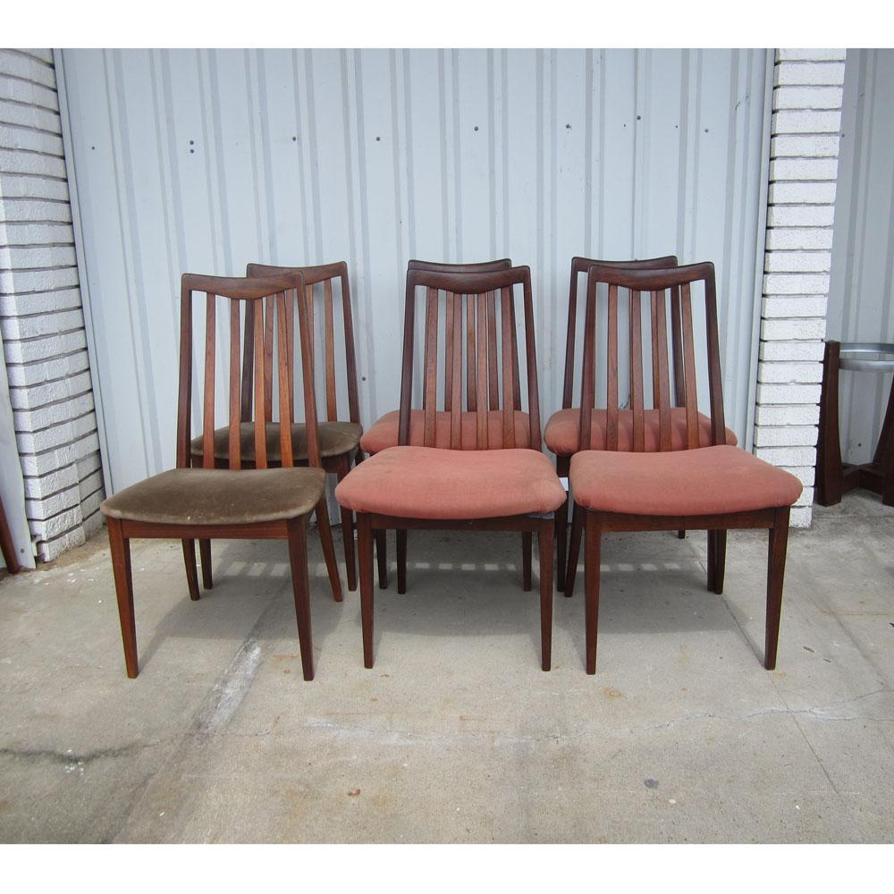 Set Vintage Midcentury Teak Slat Back Chairs

A set of six teak slat backed dining chairs. These chairs have curved backs and the seats are upholstered in a soft fabric. 