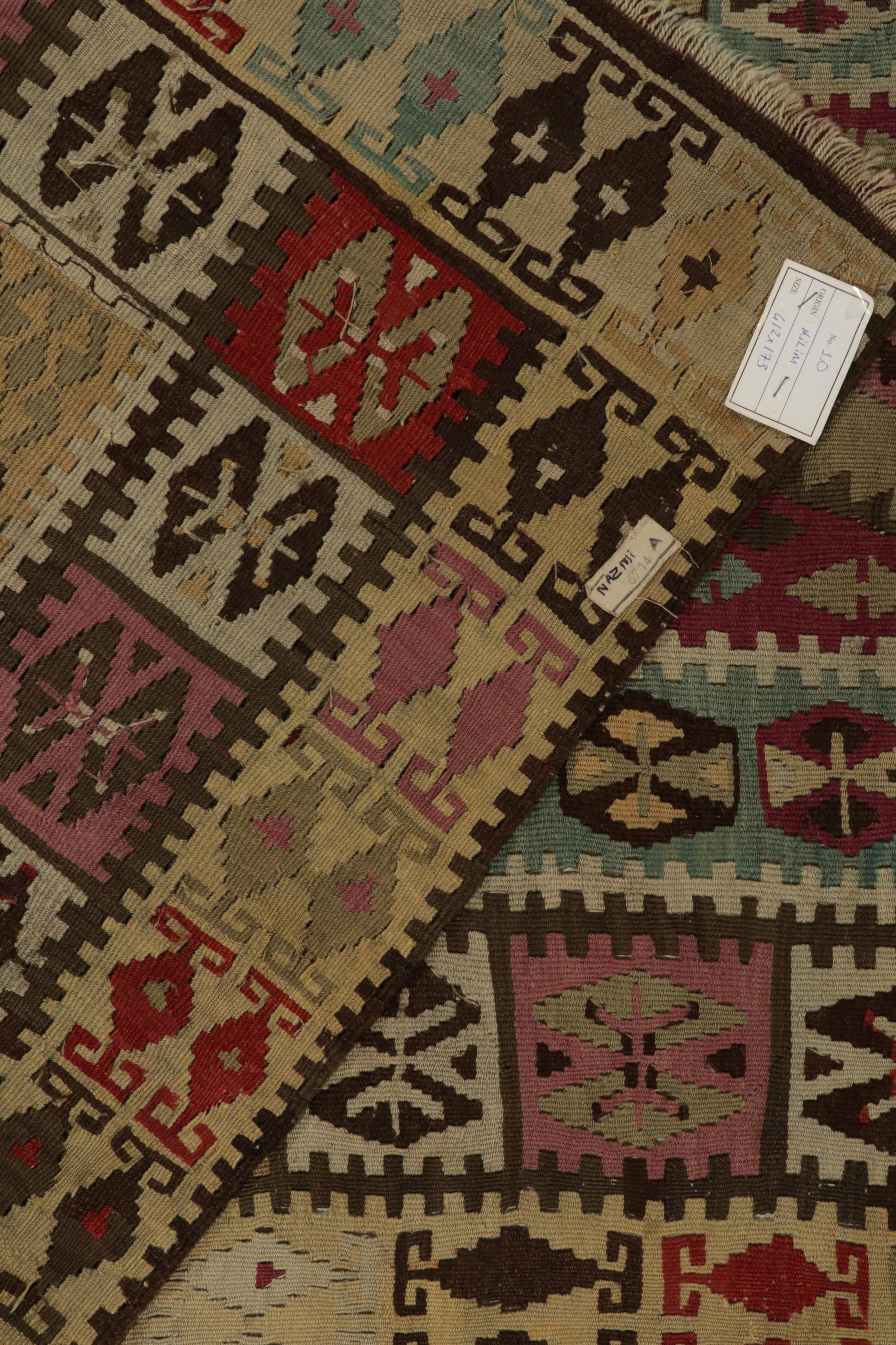 Stammeskunst-Kelim aus der Mitte des Jahrhunderts mit mehrfarbigen geometrischen Mustern von Teppich & Kelim (Mitte des 20. Jahrhunderts) im Angebot