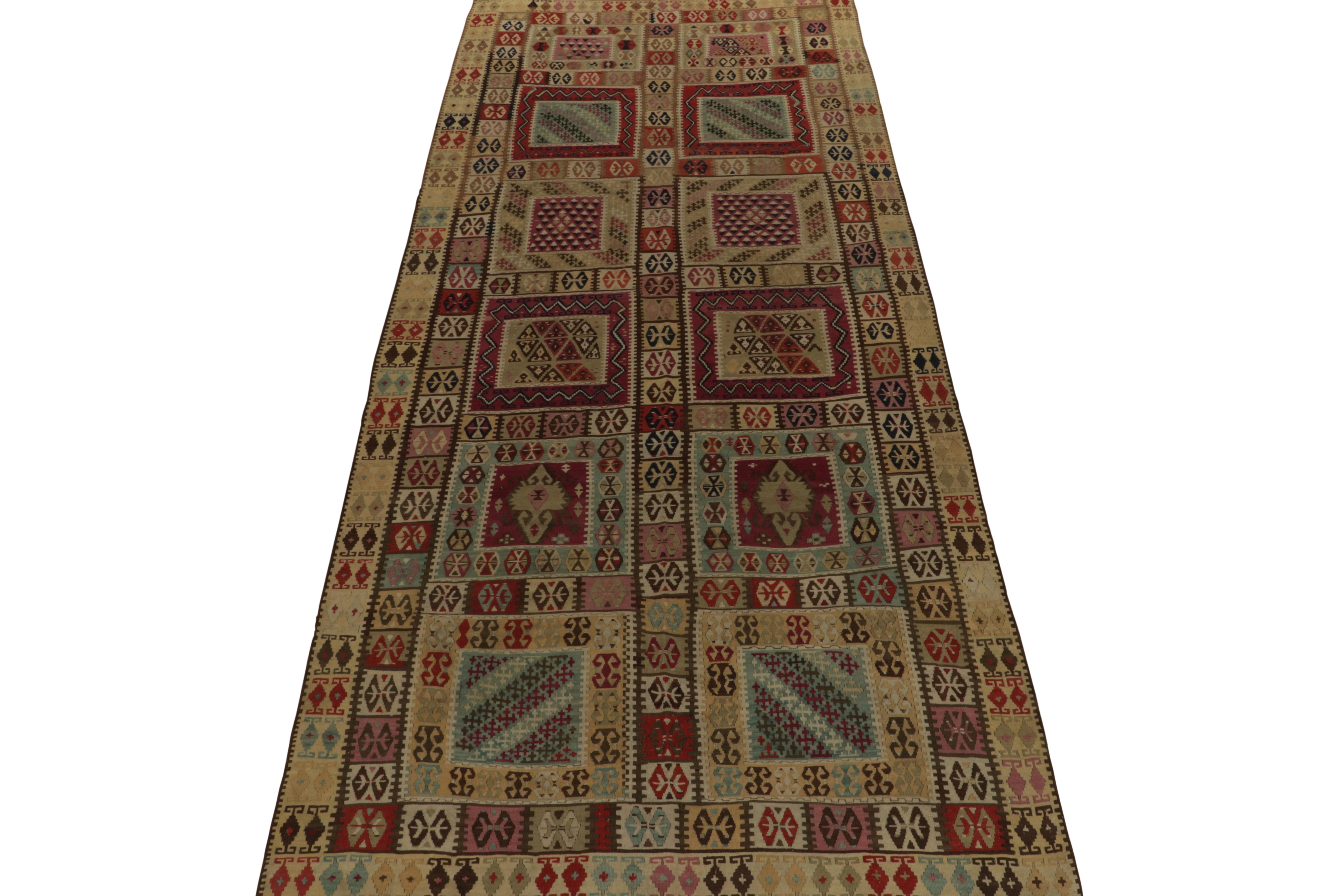 Stammeskunst-Kelim aus der Mitte des Jahrhunderts mit mehrfarbigen geometrischen Mustern von Teppich & Kelim (Türkisch) im Angebot