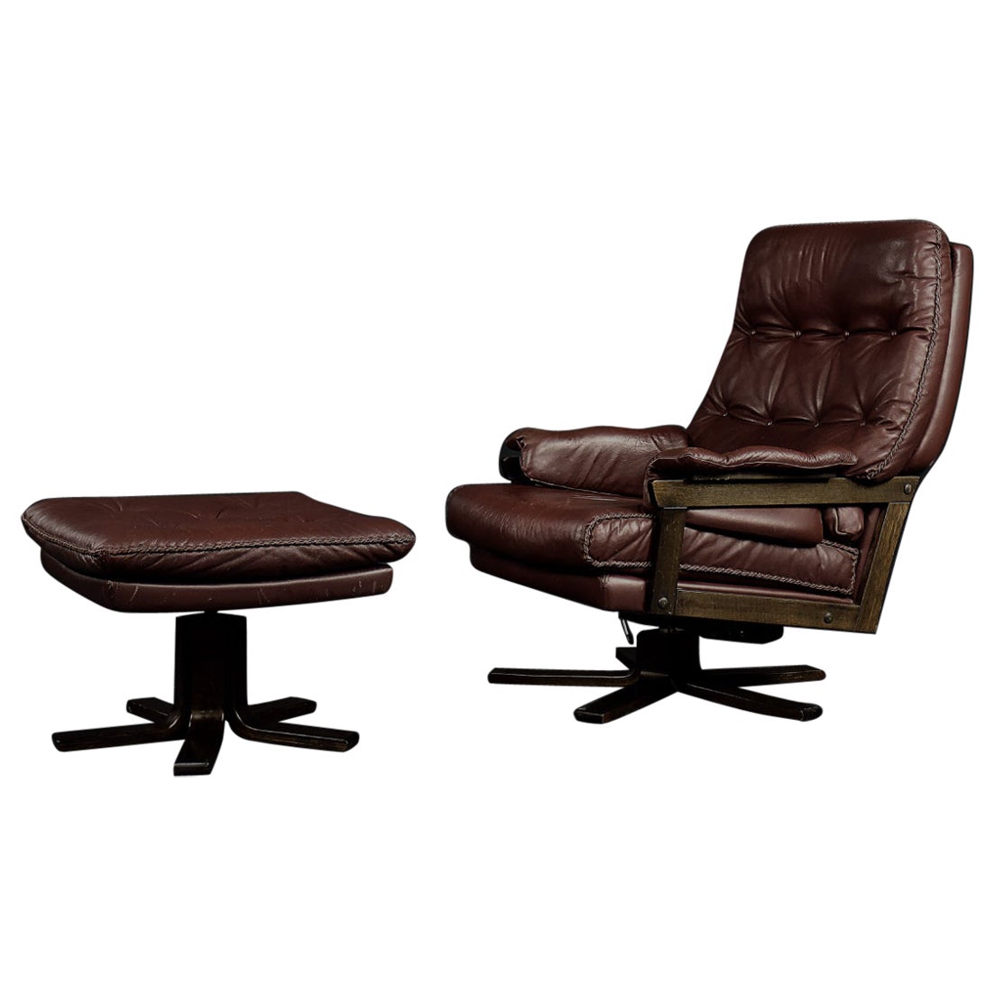 Silla giratoria y otomana de cuero de estilo moderno escandinavo vintage de mediados de siglo
