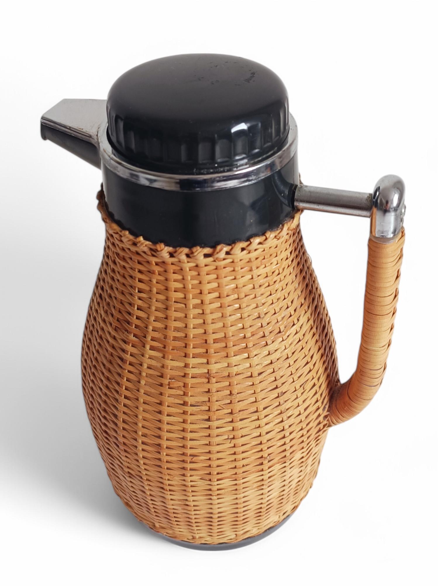 Thermoskanne aus Korbgeflecht, Schweden 1960er Jahre im Angebot 4