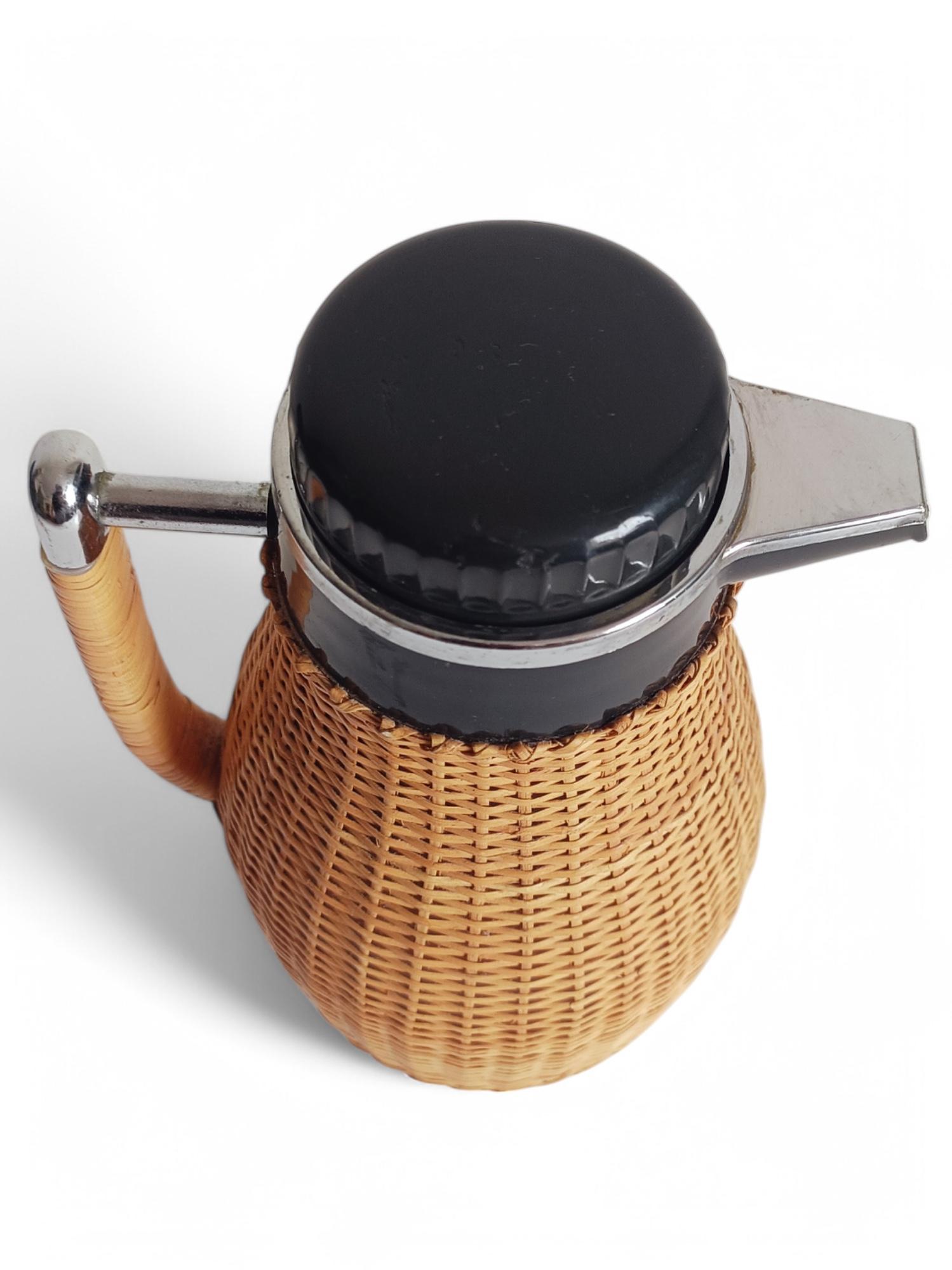 Thermoskanne aus Korbgeflecht, Schweden 1960er Jahre im Angebot 7