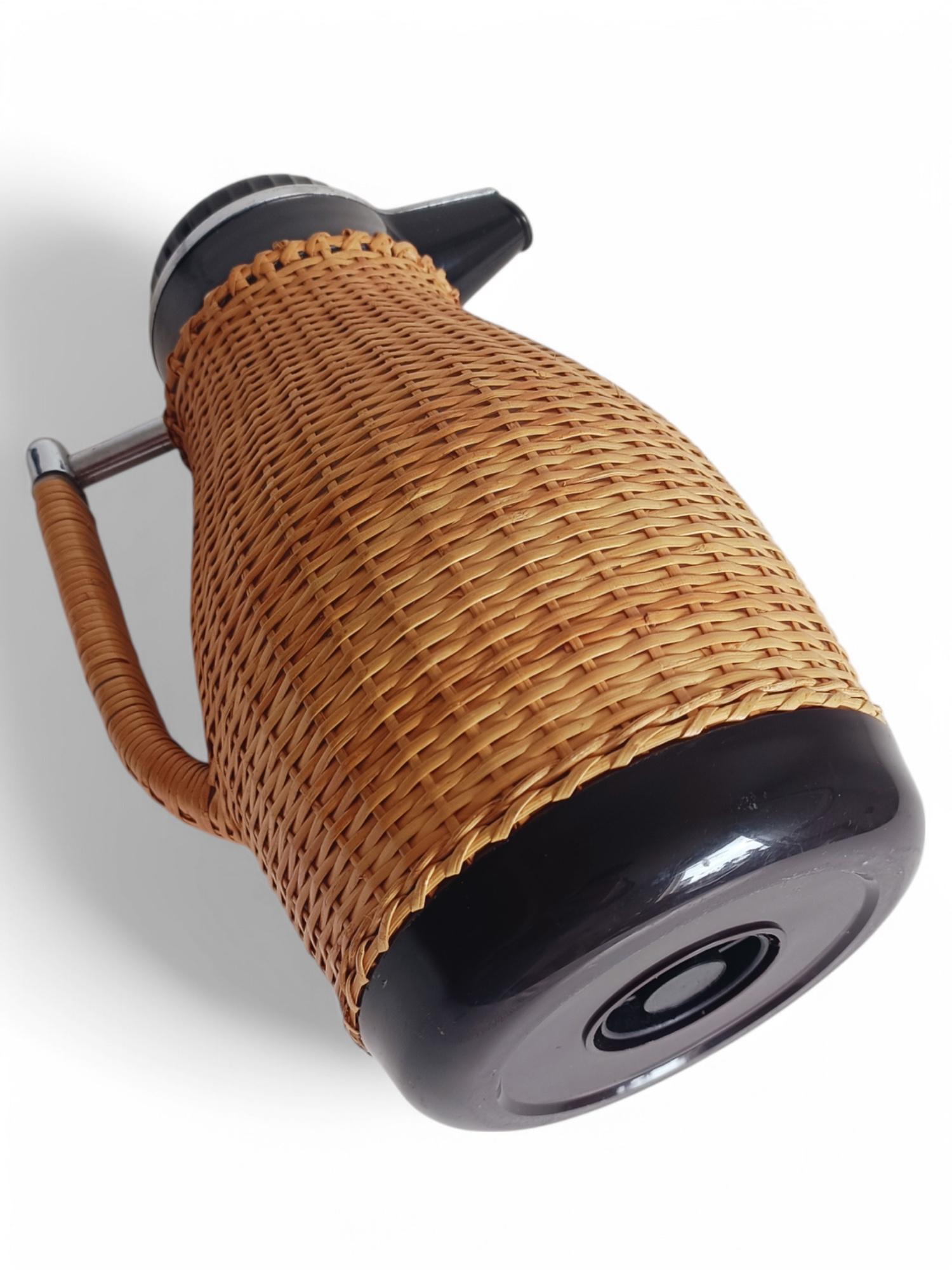Thermoskanne aus Korbgeflecht, Schweden 1960er Jahre im Angebot 8