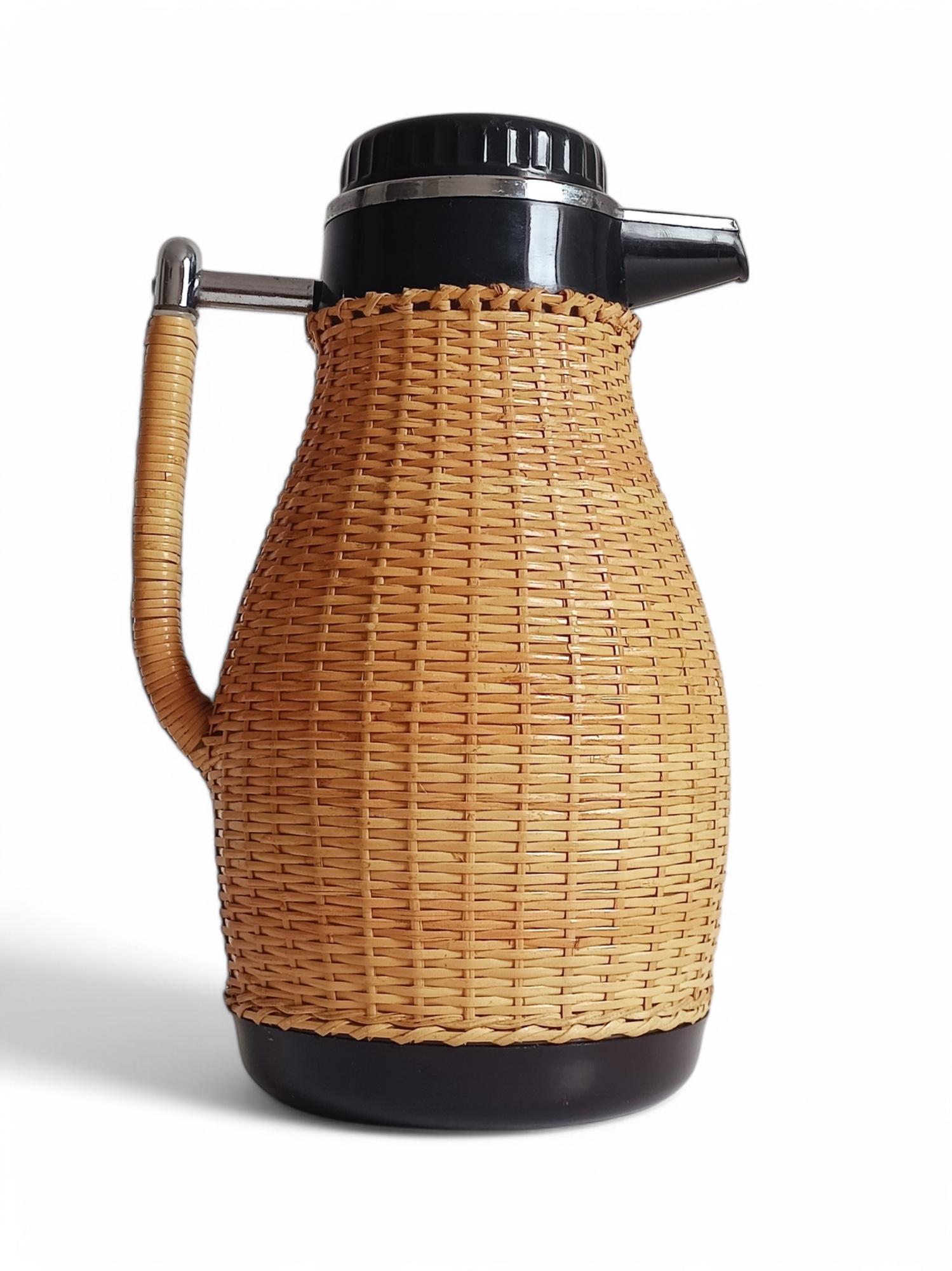 Thermoskanne aus Korbgeflecht, Schweden 1960er Jahre im Angebot 9