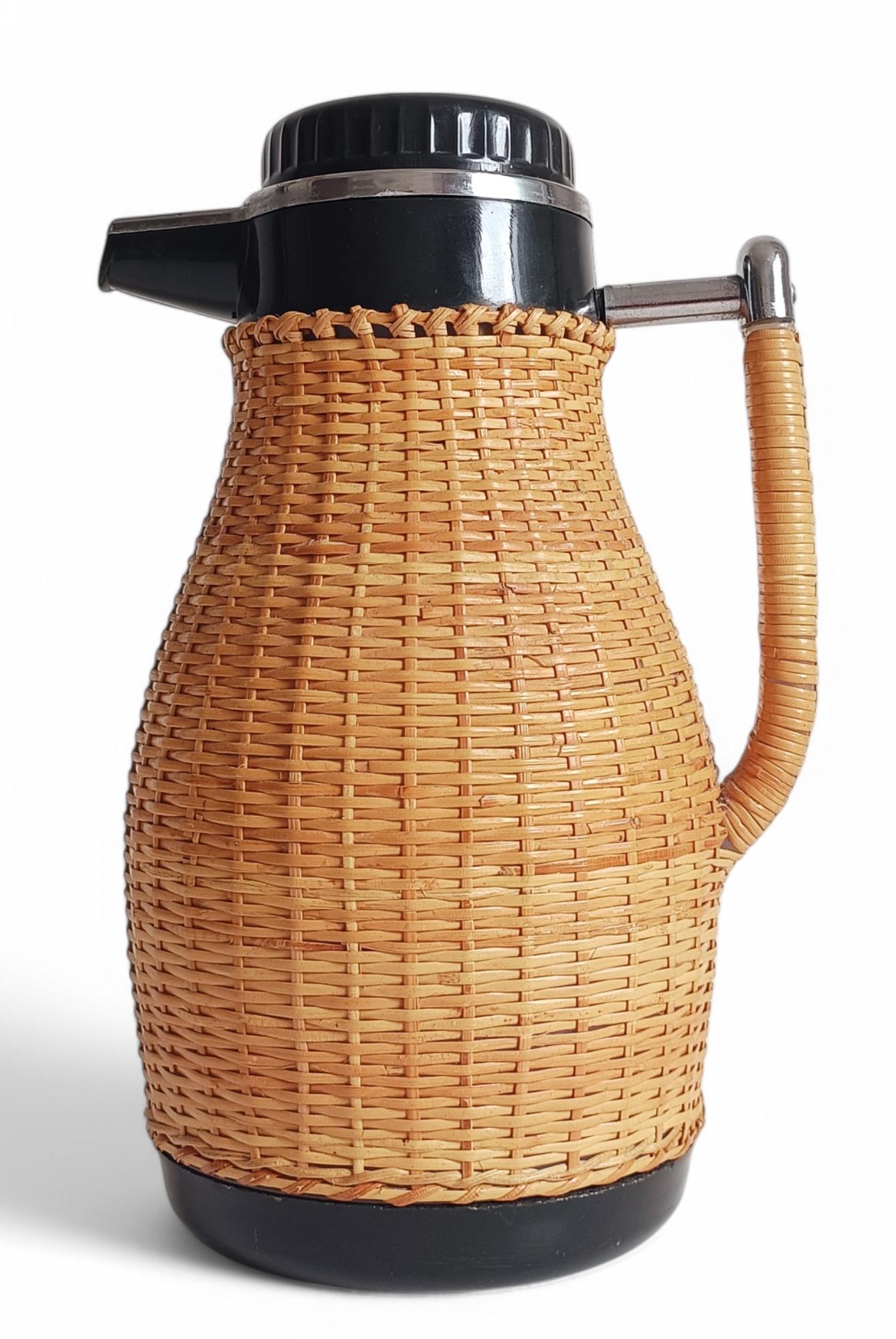 Thermoskanne aus Korbgeflecht, Schweden 1960er Jahre im Angebot 10