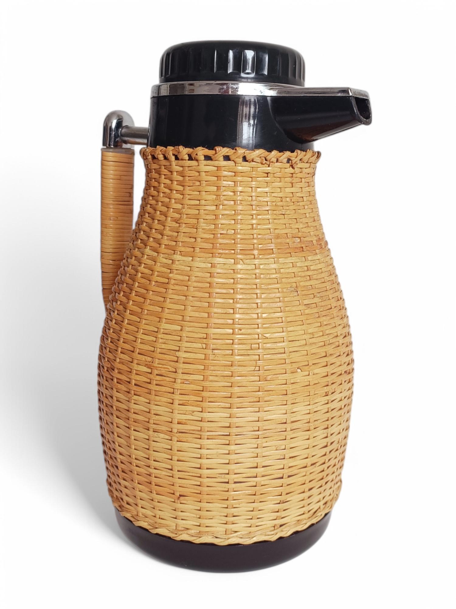 Thermoskanne aus Korbgeflecht, Schweden 1960er Jahre im Zustand „Hervorragend“ im Angebot in Valencia, VC