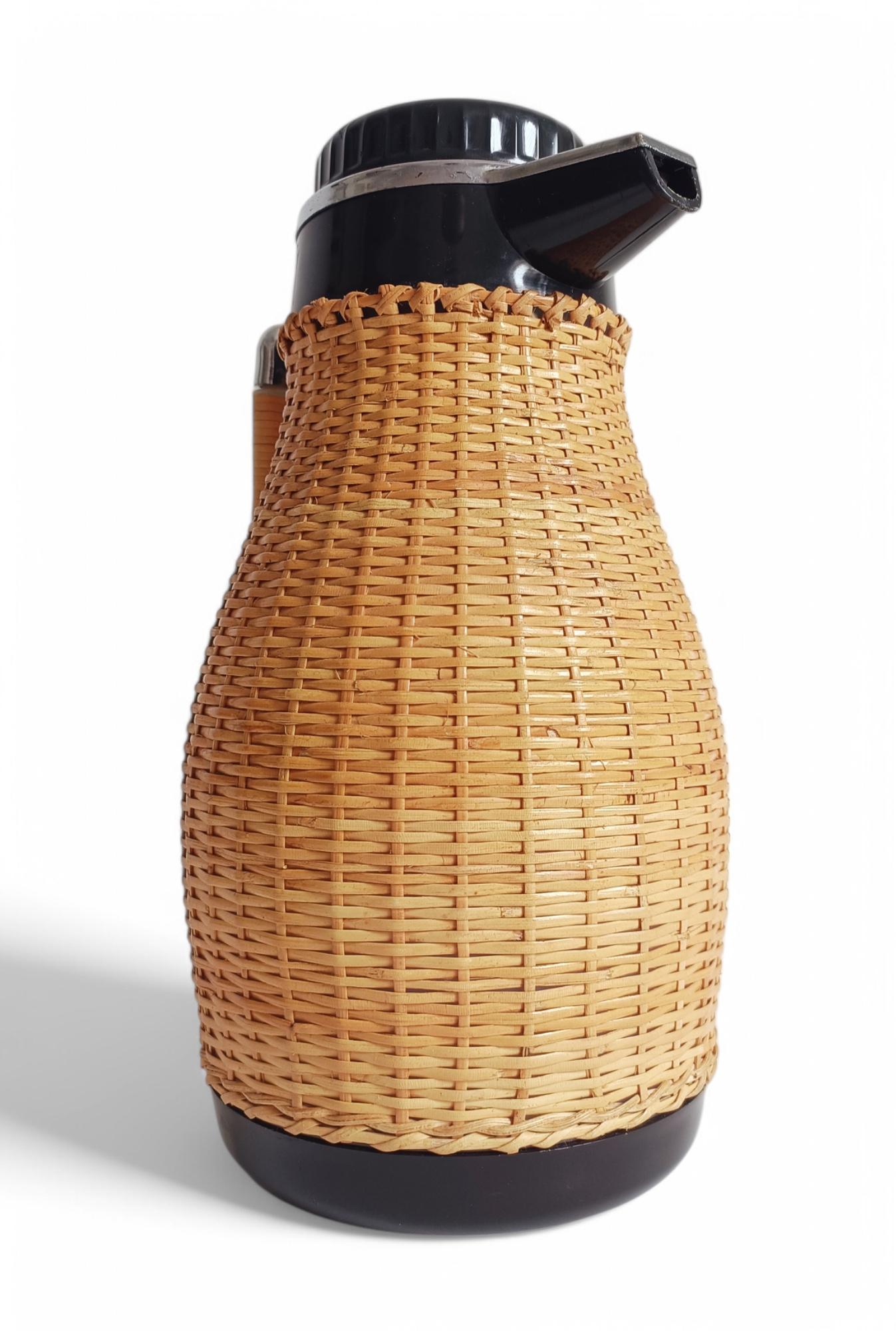 Thermoskanne aus Korbgeflecht, Schweden 1960er Jahre (Korbweide) im Angebot