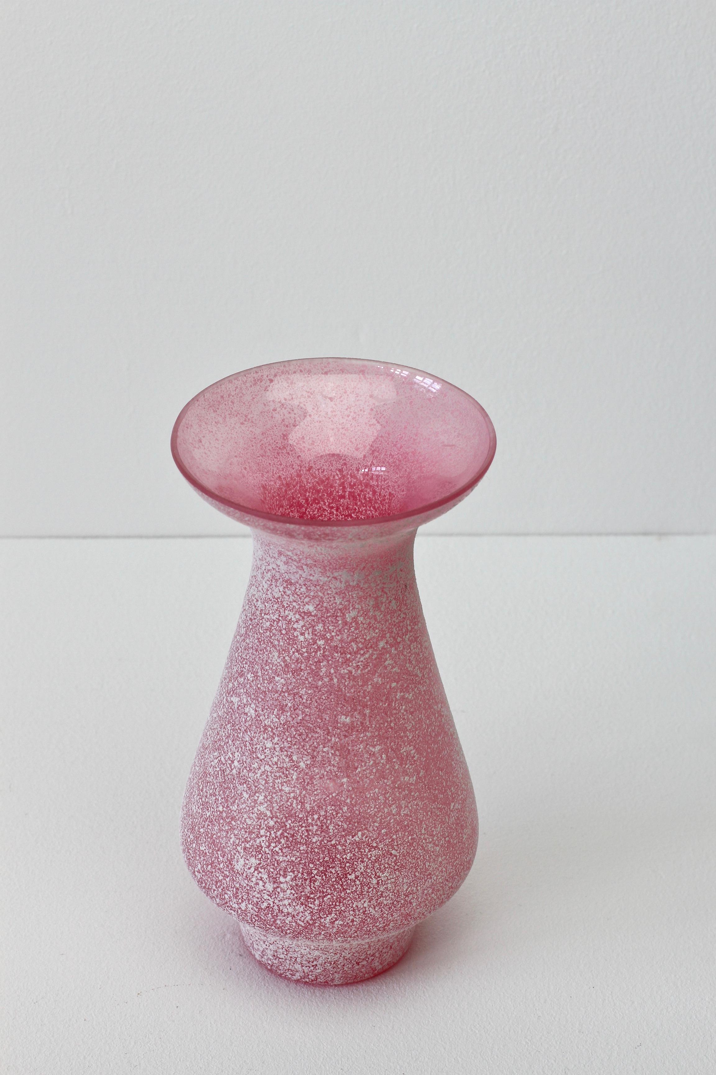 Mid-Century Modern Vintage Midcentury Seguso Vetri d'Arte Pink 'a Scavo' Murano Glass Vase