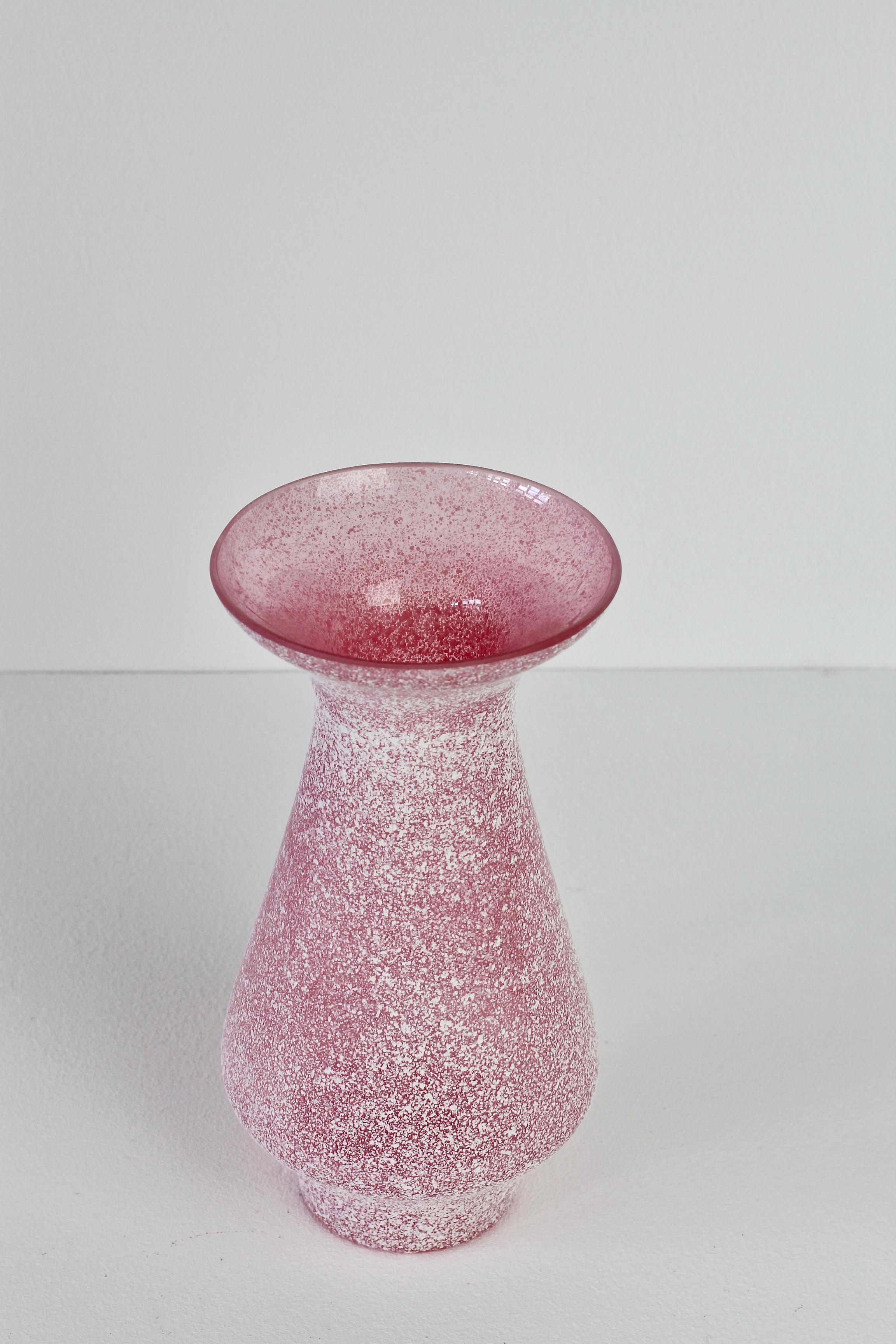 Italian Vintage Midcentury Seguso Vetri d'Arte Pink 'a Scavo' Murano Glass Vase