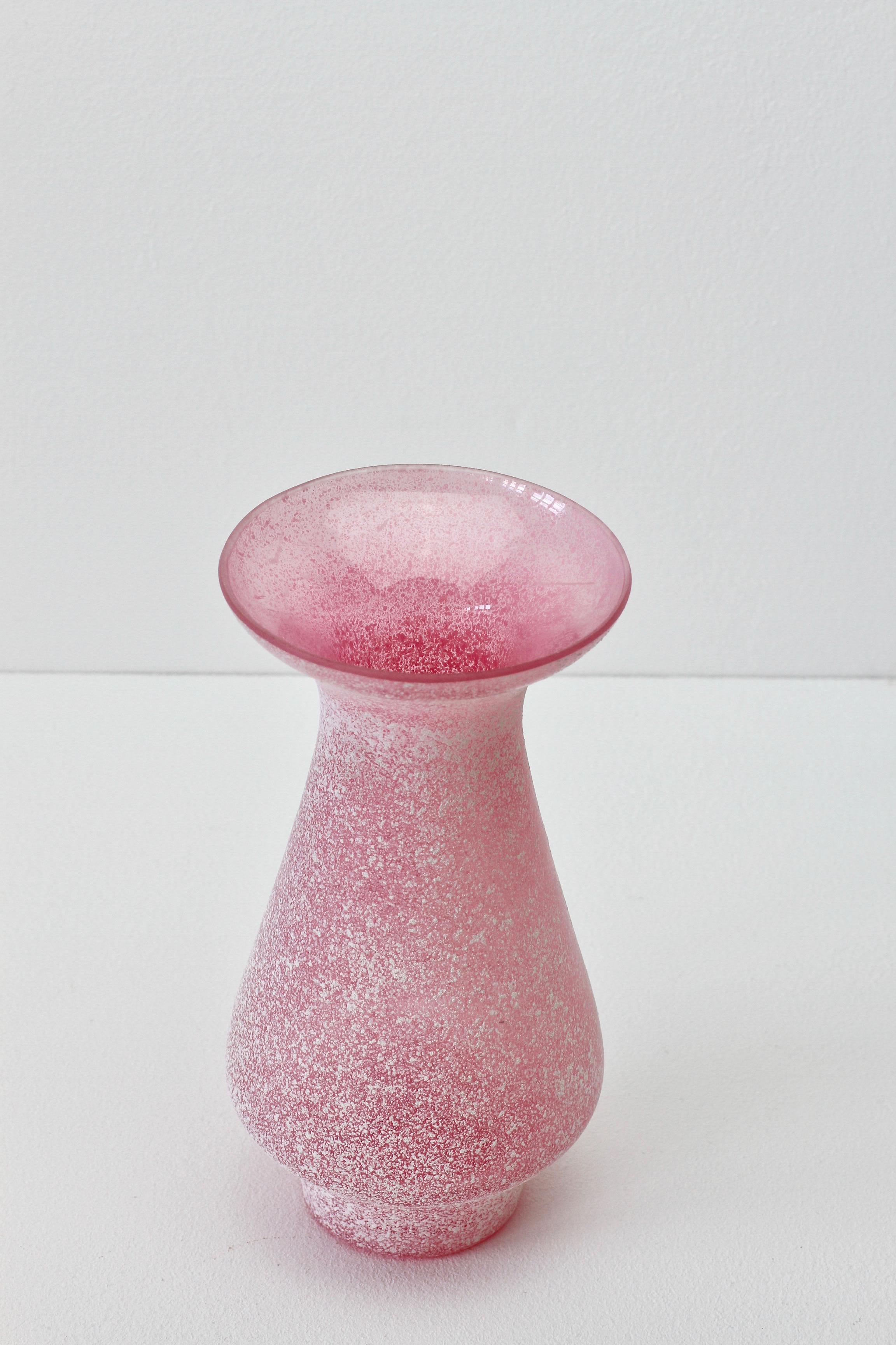 Late 20th Century Vintage Midcentury Seguso Vetri d'Arte Pink 'a Scavo' Murano Glass Vase