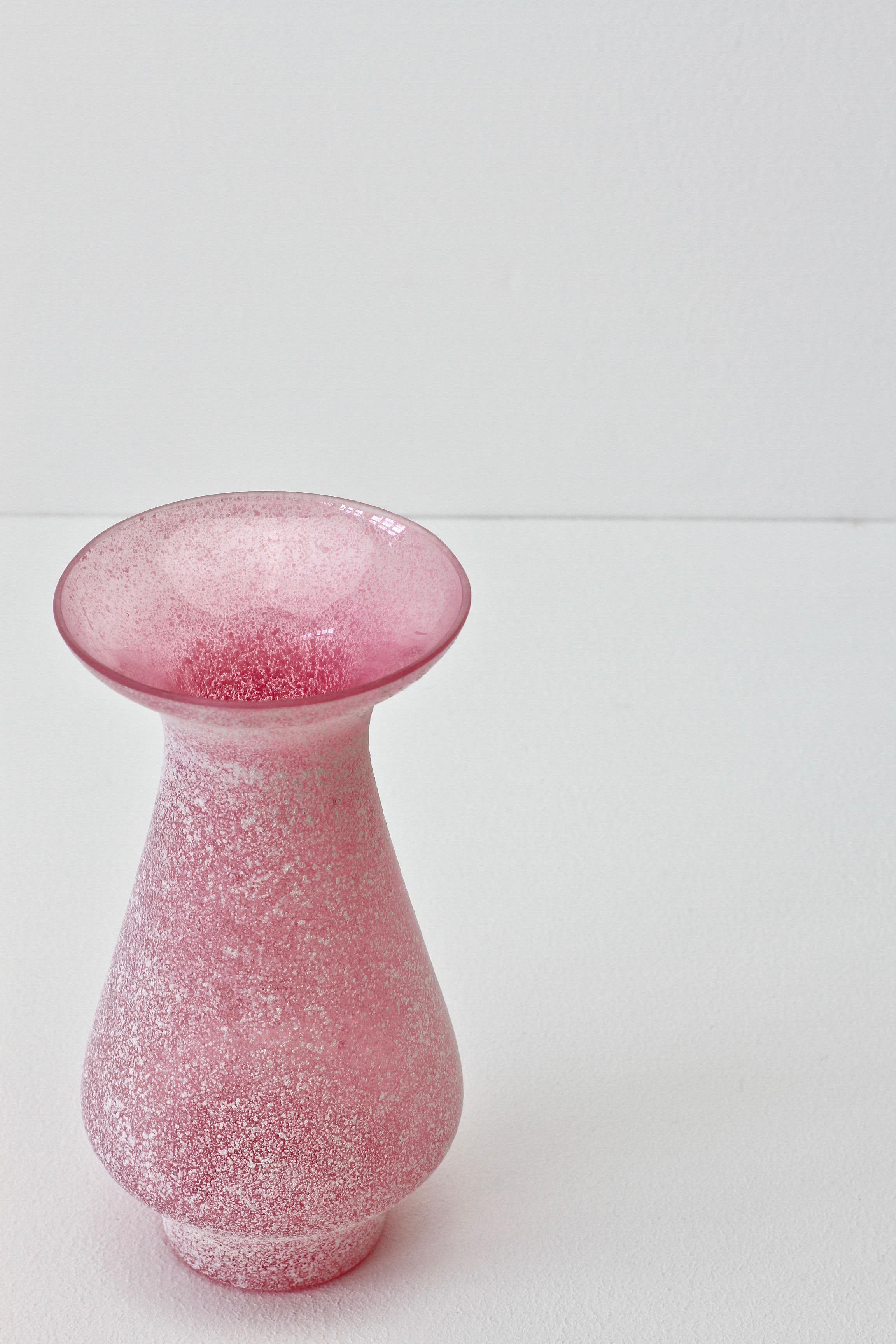 Vintage Mitte des Jahrhunderts Seguso Vetri d'Arte Rosa 'a Scavo' Muranoglasvase (Geblasenes Glas)