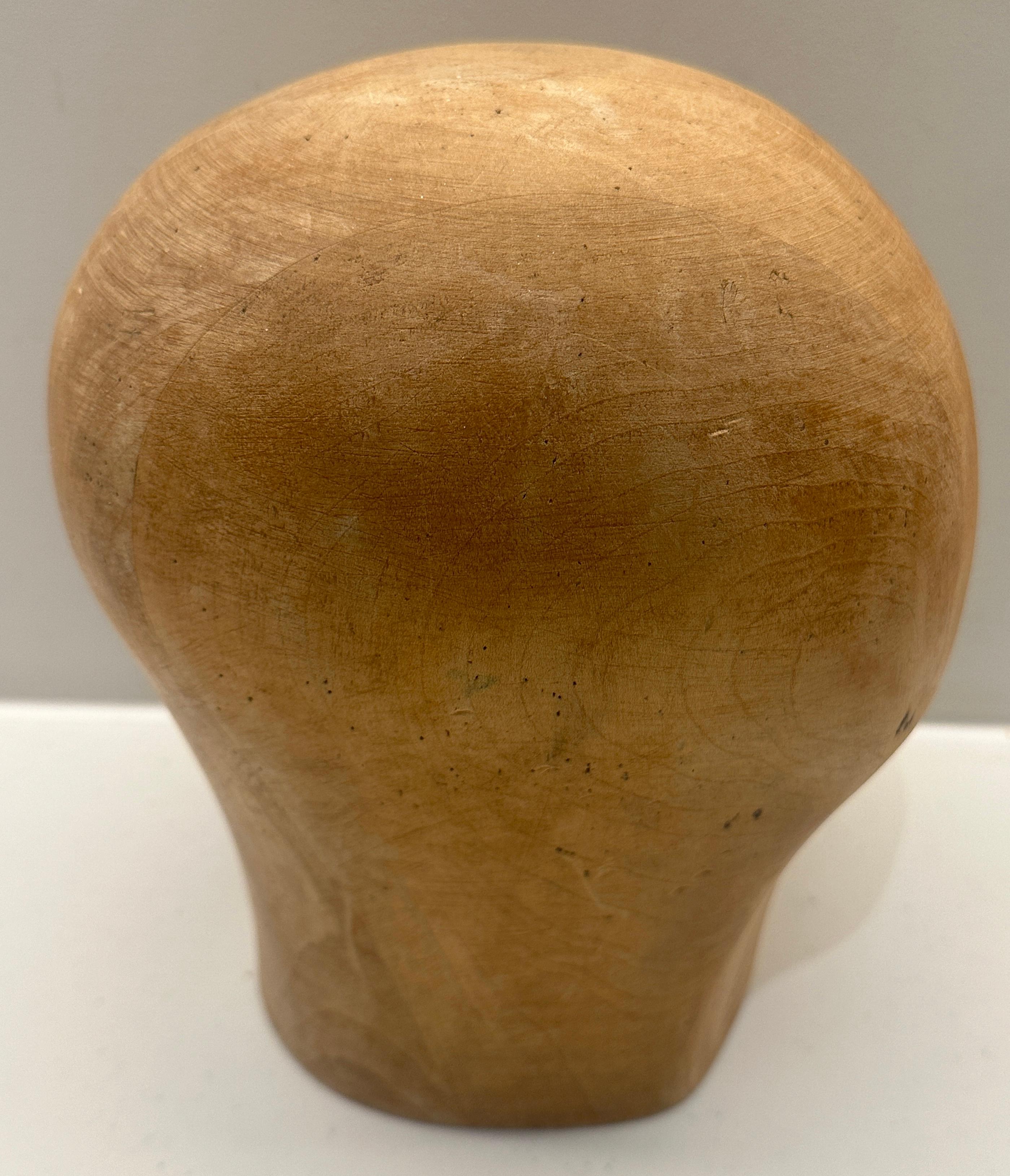 Espositore per cappelli di metà secolo in faggio massiccio 23 1/2 in vendita 8