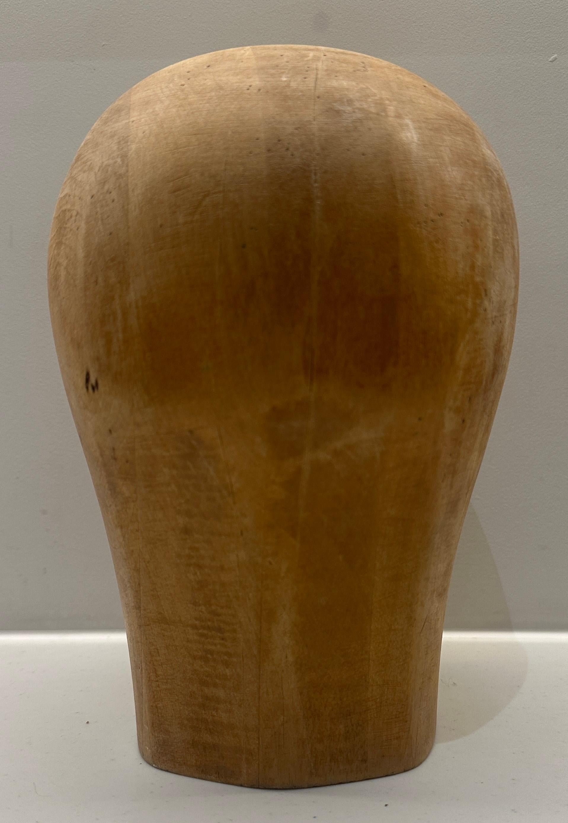 Mid-Century moderno Espositore per cappelli di metà secolo in faggio massiccio 23 1/2 in vendita
