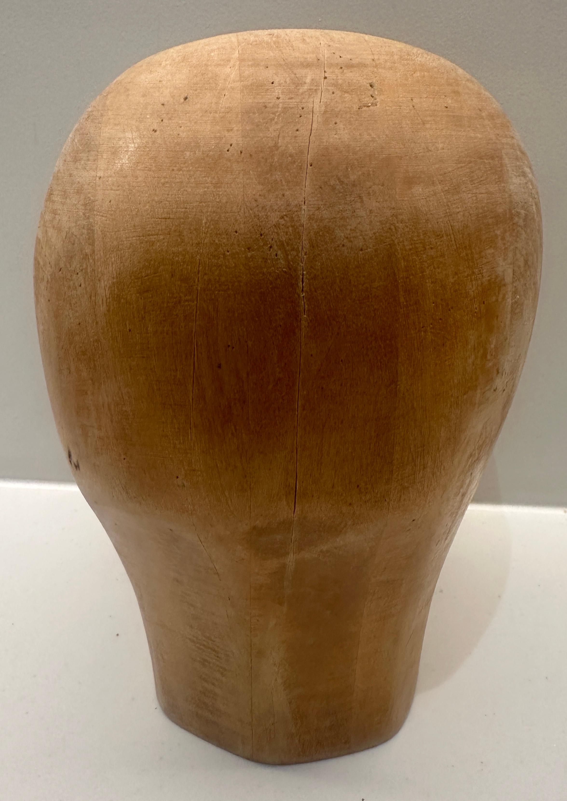 Britannico Espositore per cappelli di metà secolo in faggio massiccio 23 1/2 in vendita