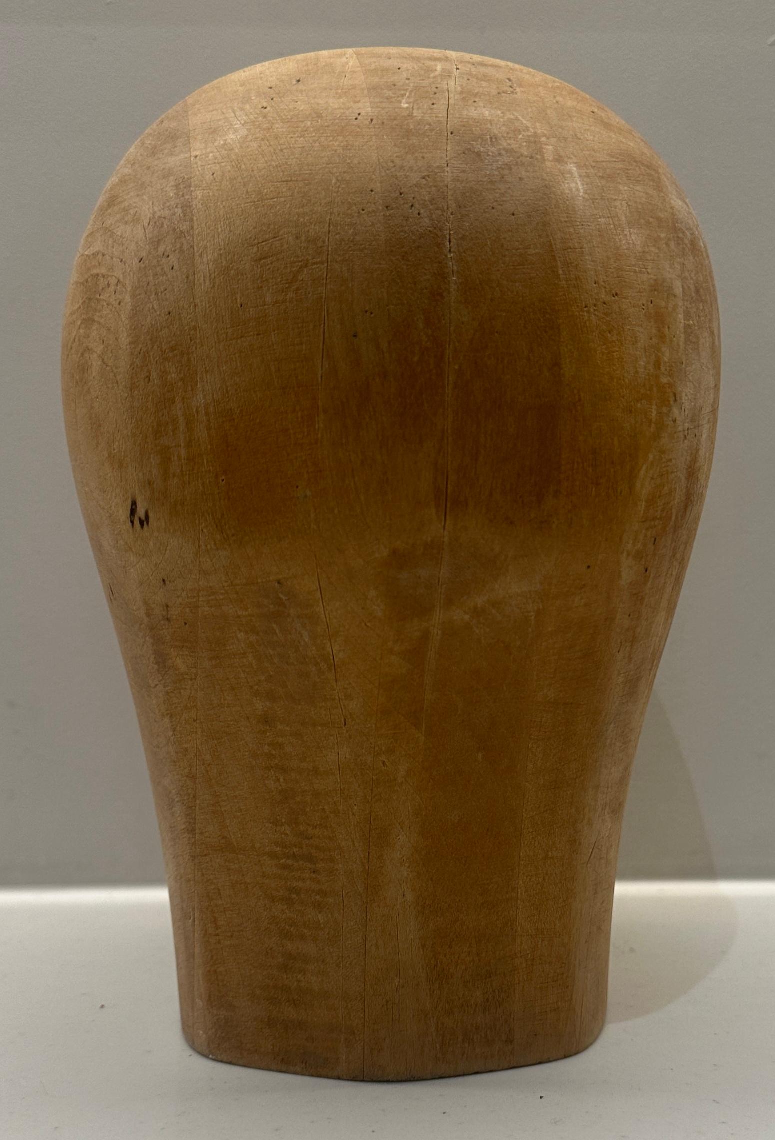 Espositore per cappelli di metà secolo in faggio massiccio 23 1/2 In condizioni discrete in vendita a London, GB