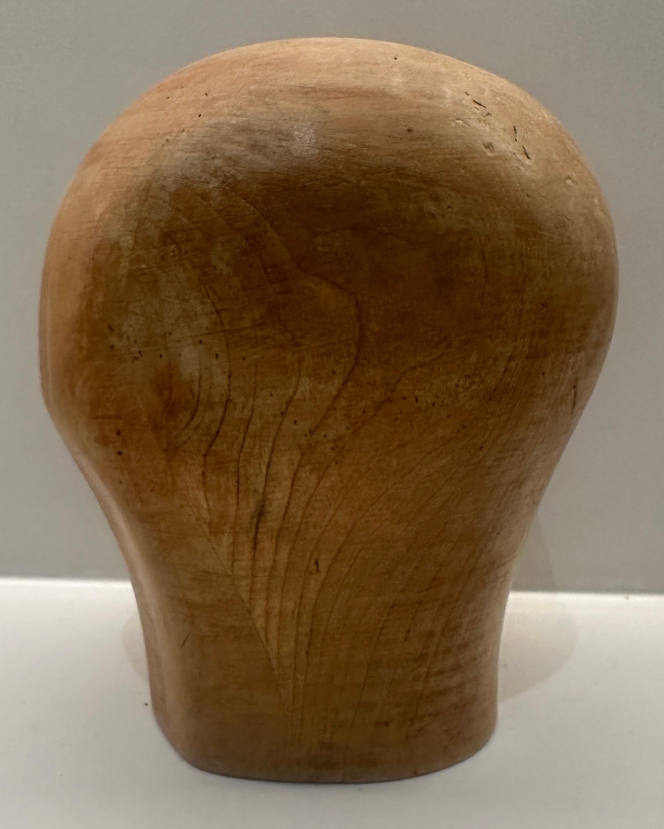 XX secolo Espositore per cappelli di metà secolo in faggio massiccio 23 1/2 in vendita