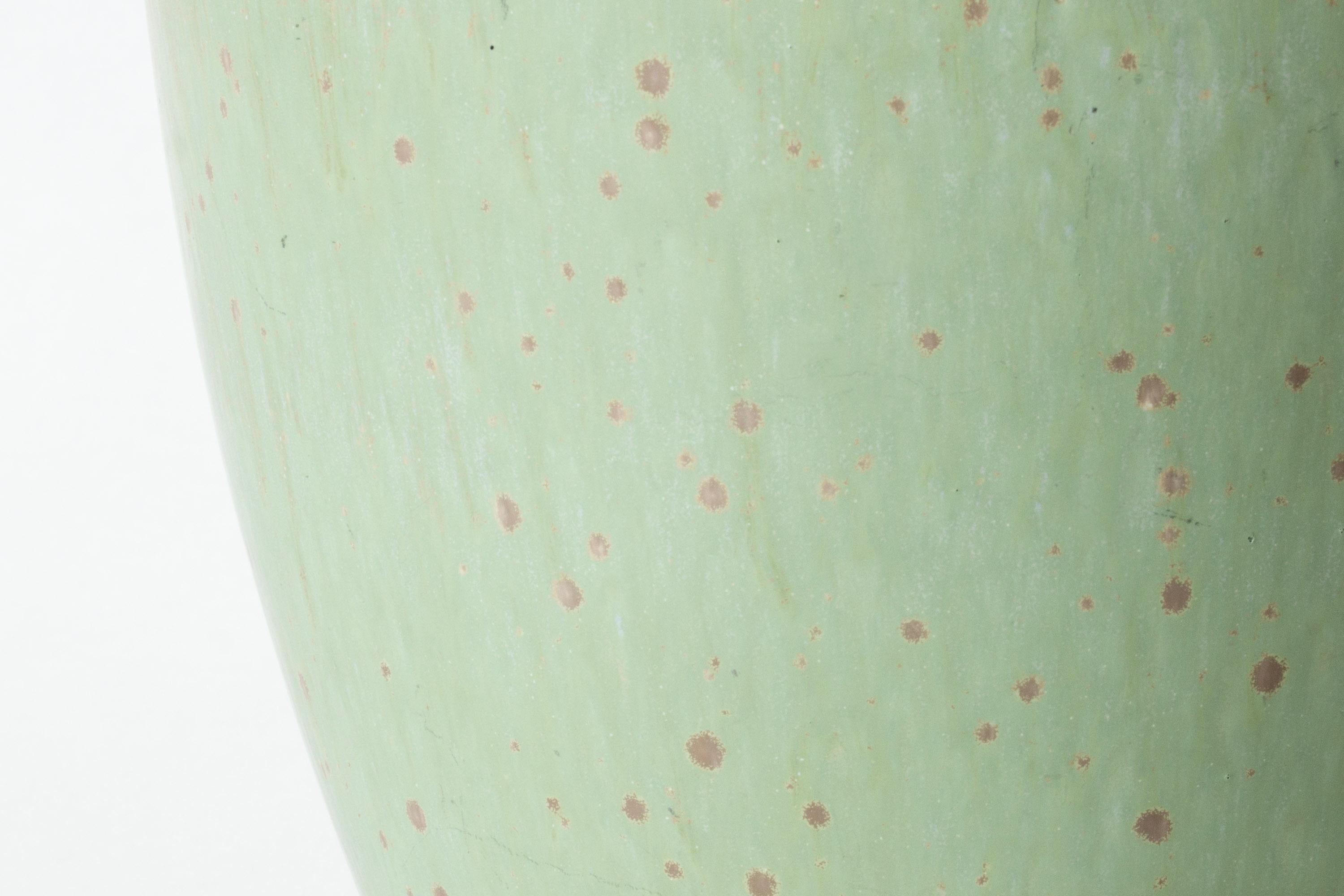 Milieu du XXe siècle Vase de sol vintage en grès du milieu du siècle dernier par Gunnar Nylund, Suède, années 1940 en vente