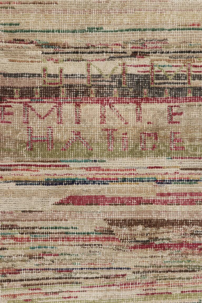 Alfombra abstracta vintage desgastada con vibrantes estrías policromáticas - Rug & Kilim mediados del siglo XX en venta