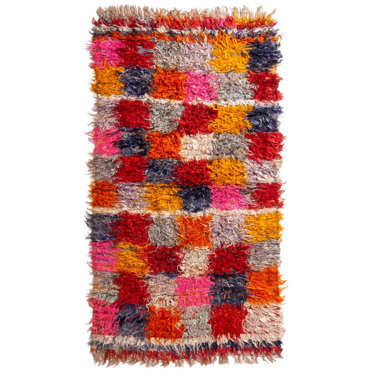 Vintage Midcentury Tulu Red and White Wool Rug For Sale