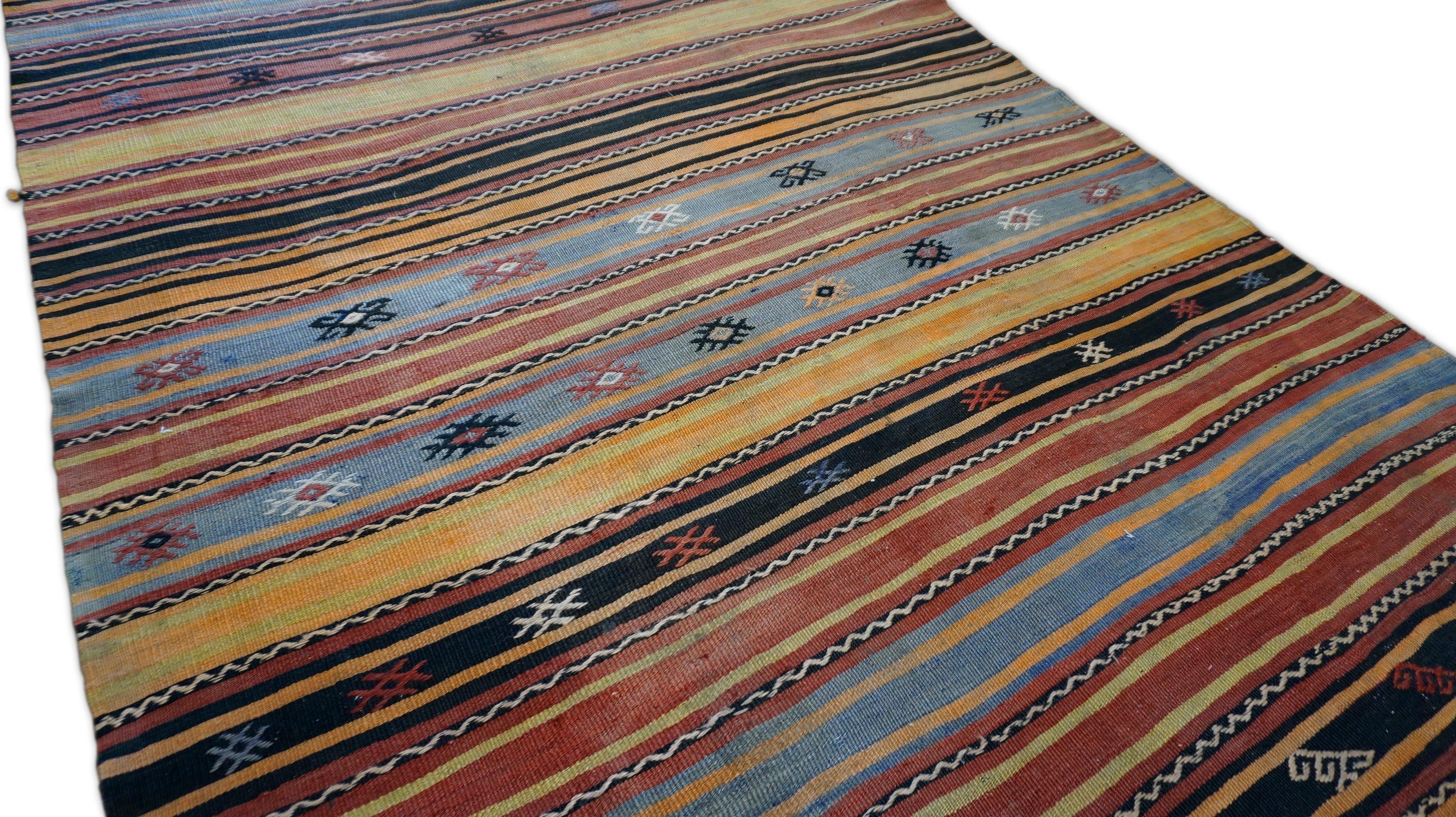 20th Century Vintage Midcentury Turkish Jijim Wool Kilim 5'7''x10'4'' For Sale