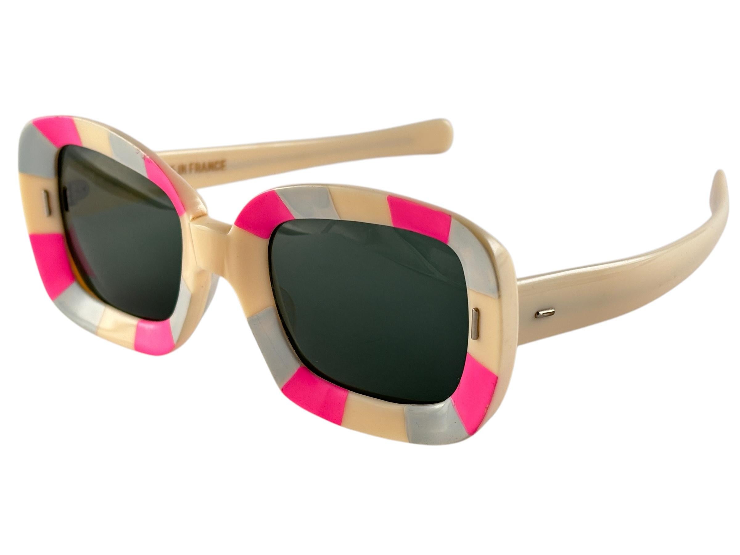 Vintage Midcentury TV Frame Vibrant Multicolor Sunglasses 1960'S In Excellent Condition For Sale In Baleares, Baleares