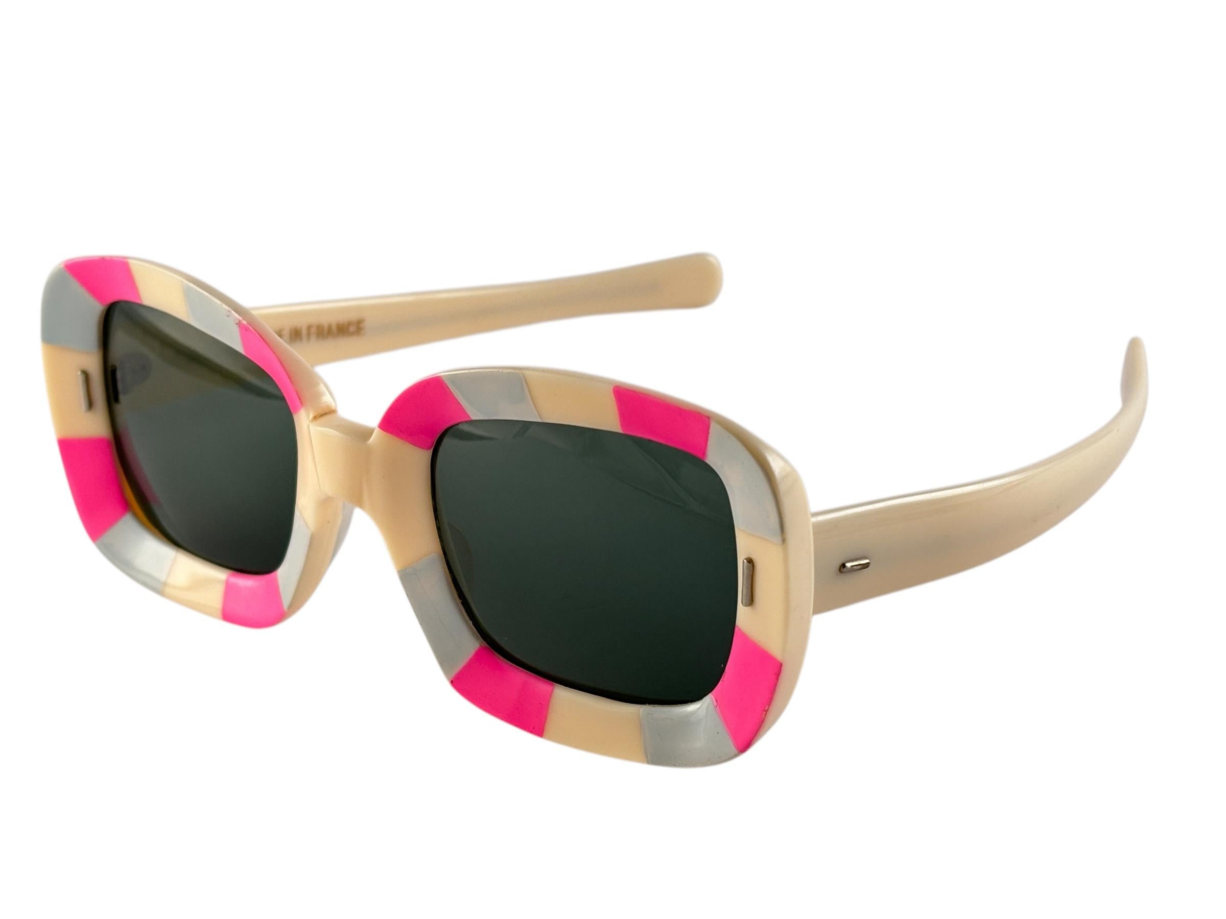 Women's or Men's Vintage Midcentury TV Frame Vibrant Multicolor Sunglasses 1960'S For Sale