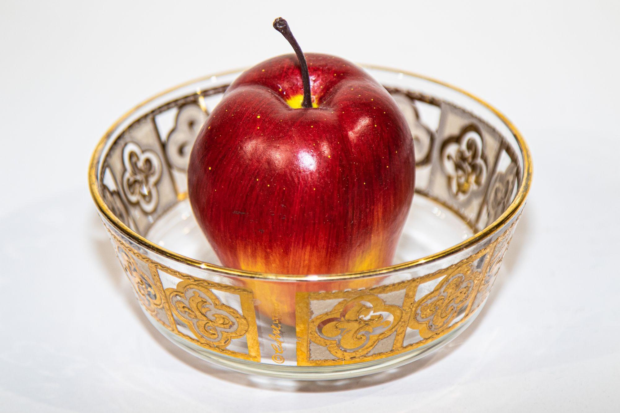 20th Century Vintage Midcentury Valencia 22-Karat Gold Leaf Appetizer Bowl by Culver, 1960s