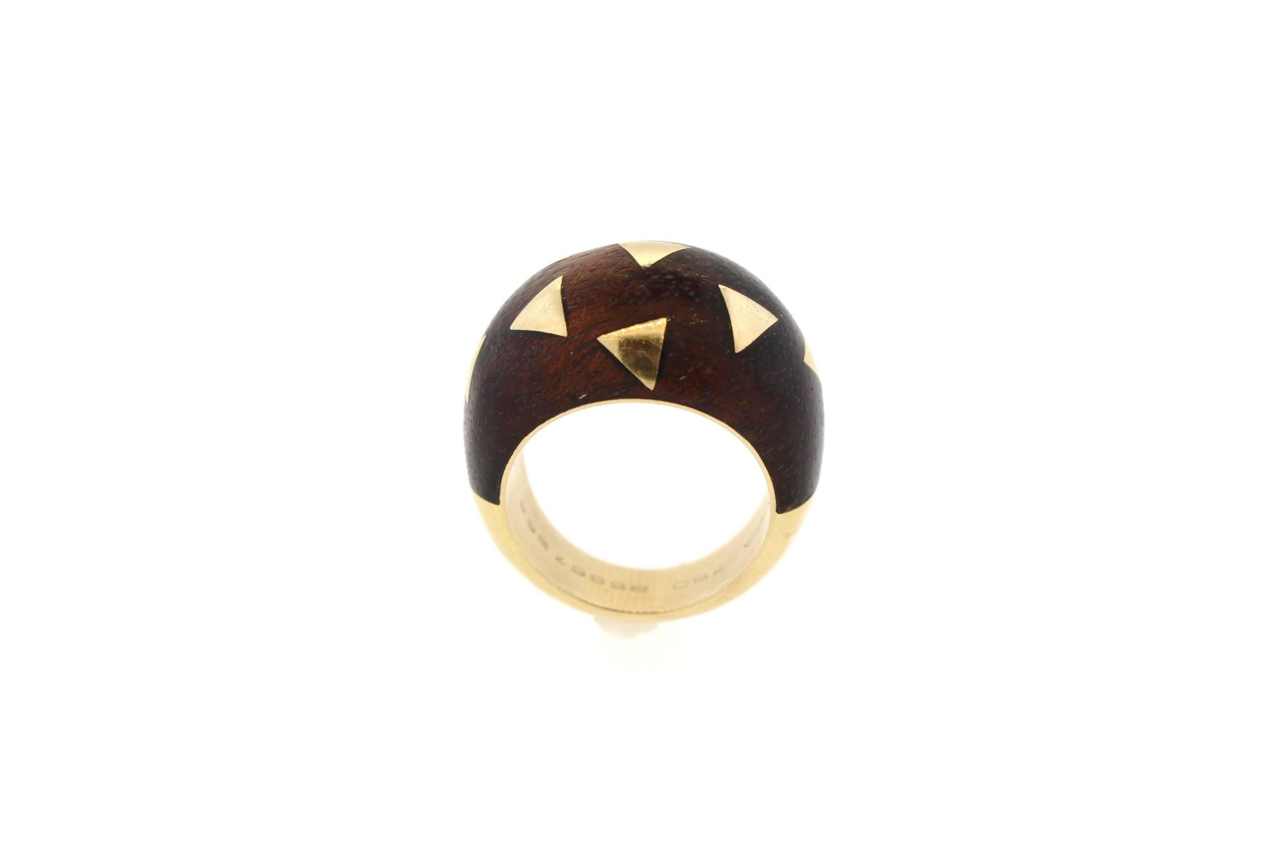 Vintage Midcentury Van Cleef & Arpels 18 Karat Gold Wood Bombe Ring In Good Condition In New York, NY