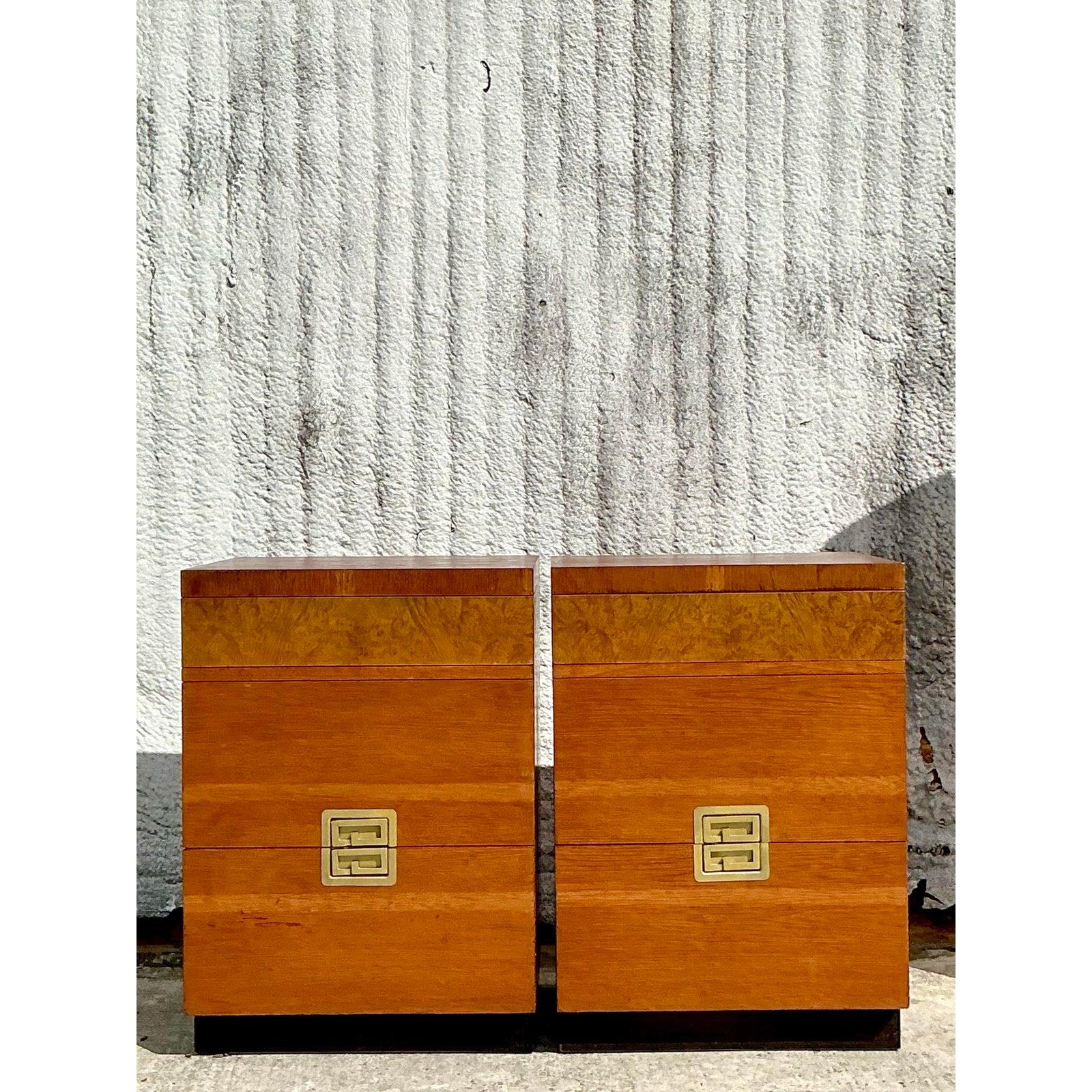 Vintage Midcentury Van Leigh Burl Wood Band Nachttische - ein Paar (20. Jahrhundert) im Angebot