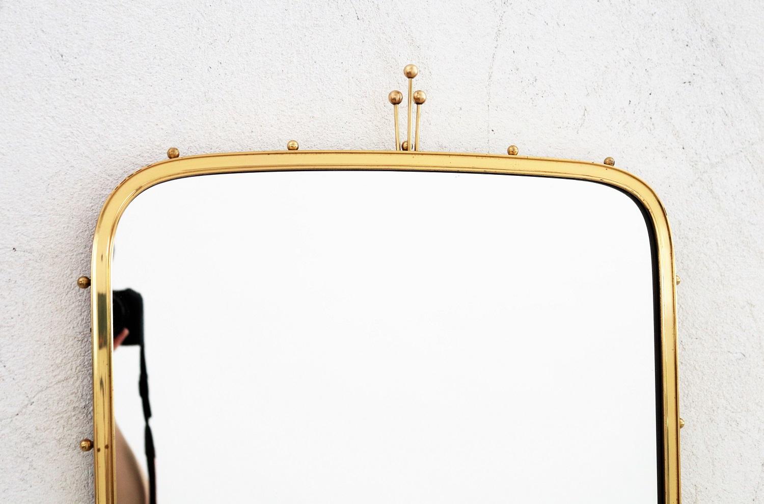 Vintage Midcentury Wall Mirror with Brass Frame, 1970s In Good Condition In Morazzone, Varese