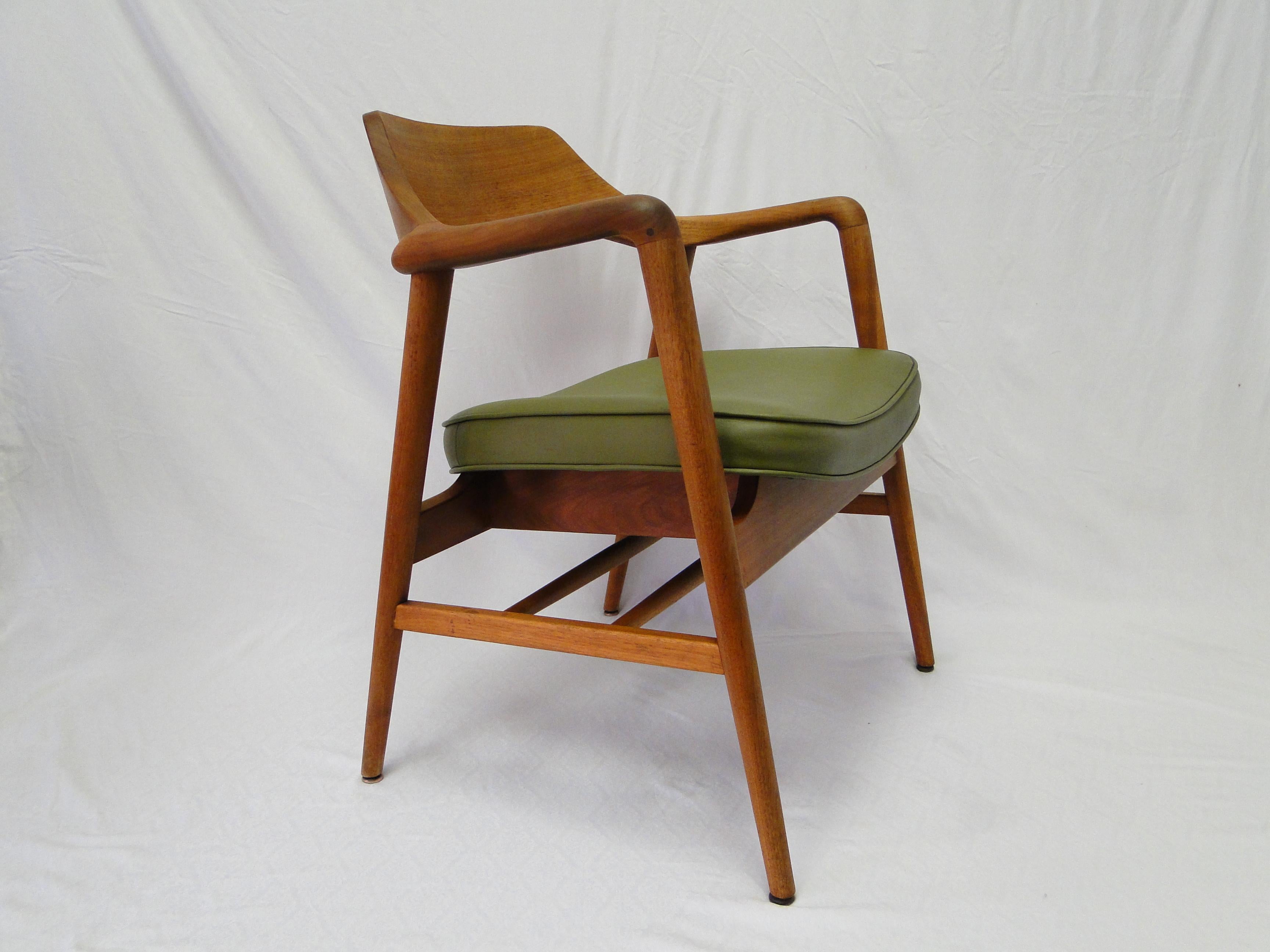 American Vintage Midcentury Walnut Sculptural Chairs by Gunlocke For Sale