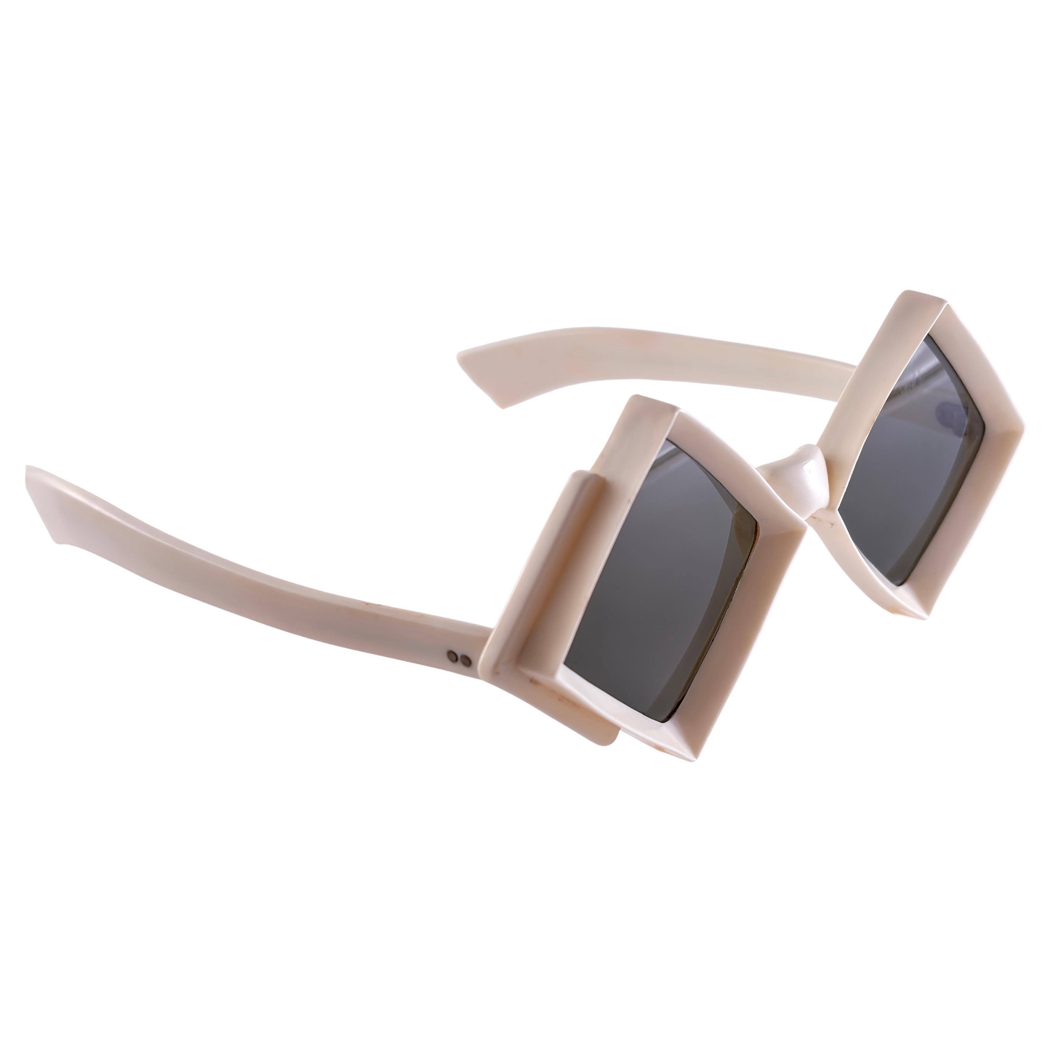 Occhiali da sole vintage Midcentury White Diamond Shape 1960's Italy