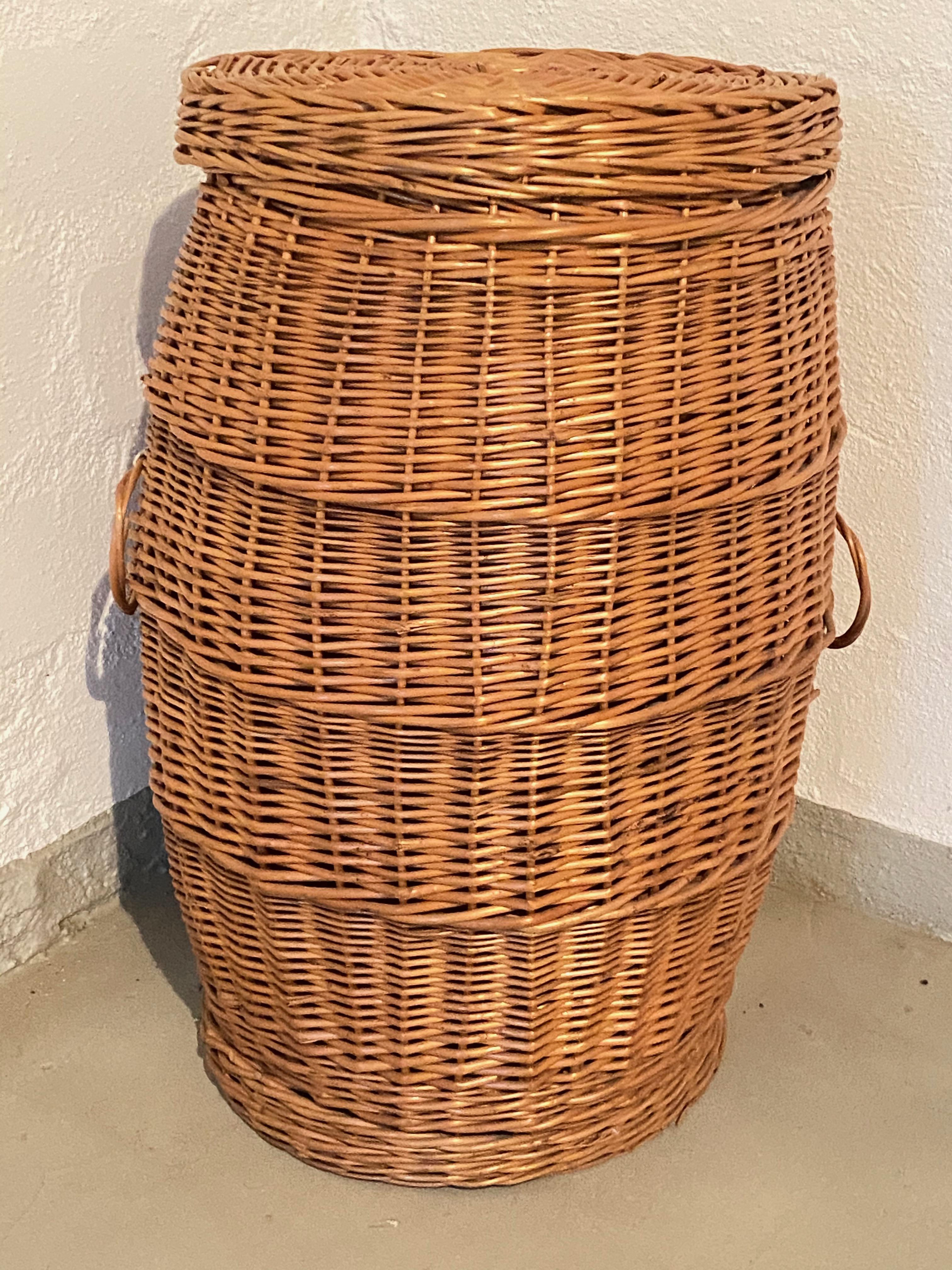 Offered is an absolutely stunning, 1970s vintage wicker laundry basket Hamper with lid and wicker handles and a wine red fabric inside. Overall very good vintage condition with light ware consistent with age and use. We believe it can also be used