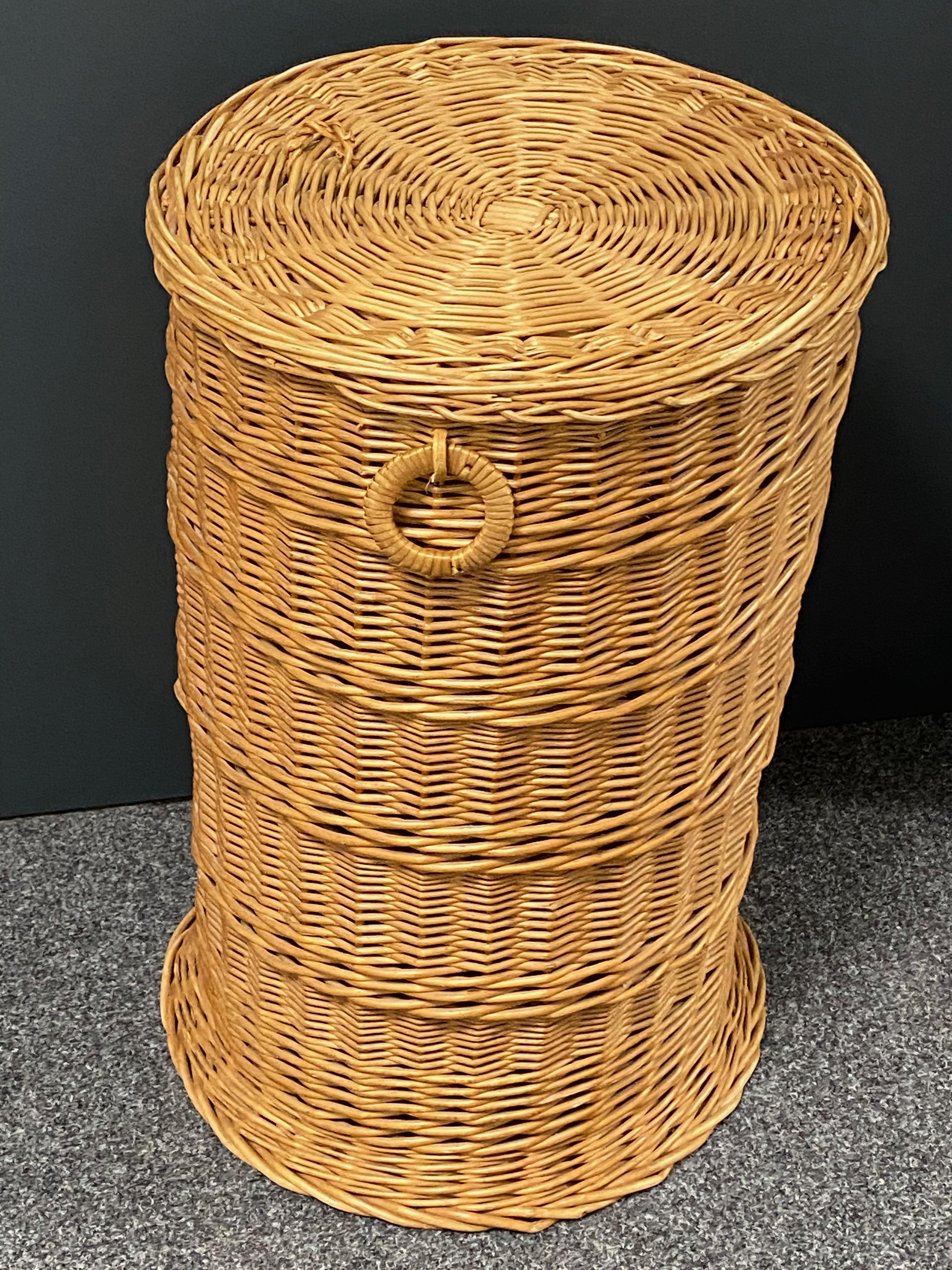 Vintage Midcentury Wicker Laundry Basket Hamper, 1970s, German In Good Condition In Nuernberg, DE